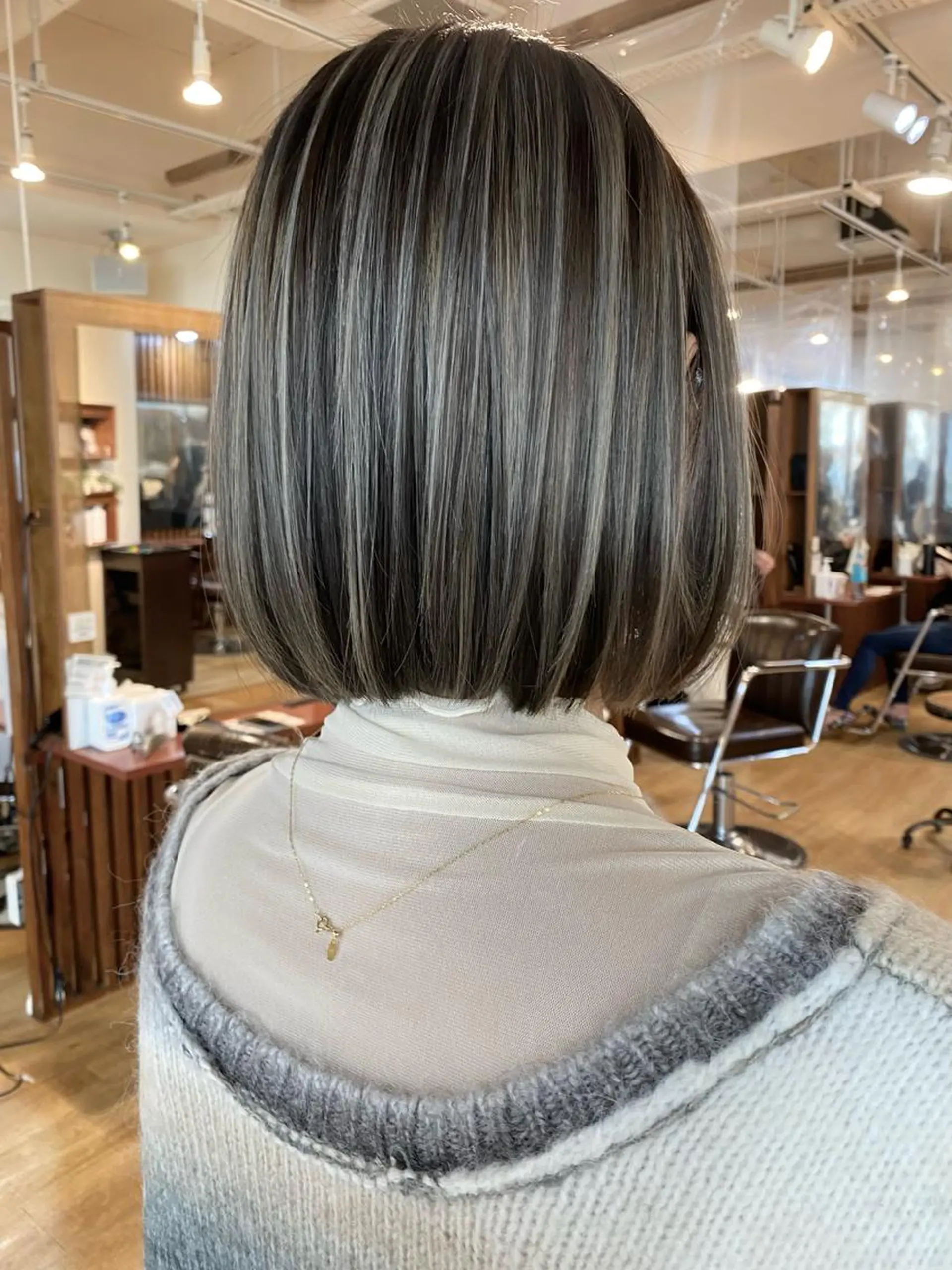 ショート カラー ハイライトカラー ボブ ハイライト カット ヘアカラー コントラスト バレイヤージュ志鎌のヘアスタイル