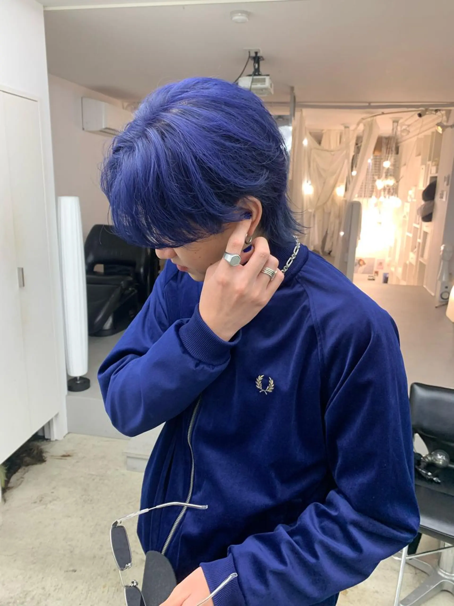 ショート カラー メンズ 黒髪 ブルーカラー ネイビーカラー ヘアカラー トリートメント 早川 豪のヘアスタイル
