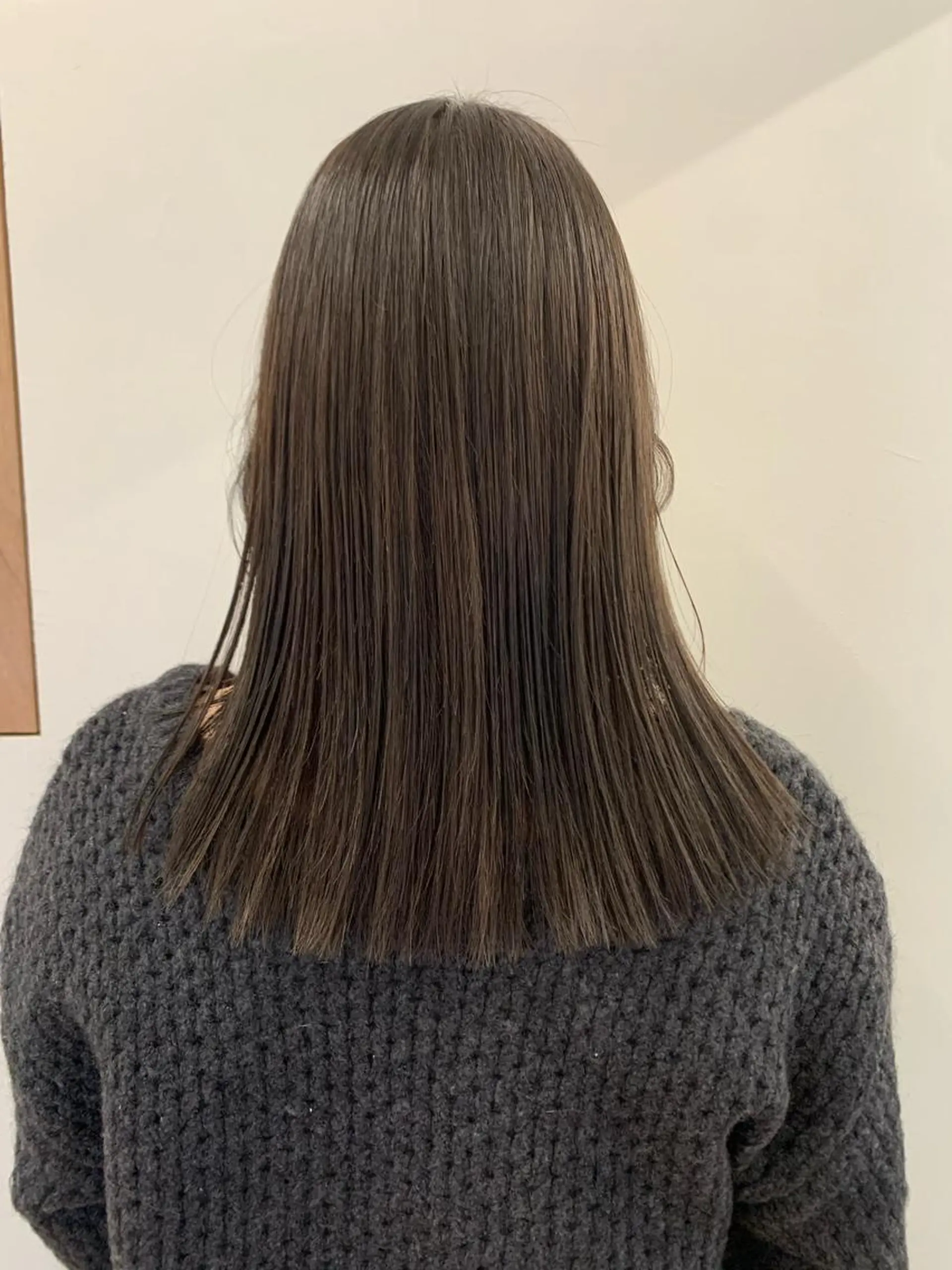 セミロング カラー ベージュカラー ブリーチ ブリーチなしカラー オリーブベージュ カット ヘアカラー yupi🐈⬛ レイヤー/パーマのヘアスタイル