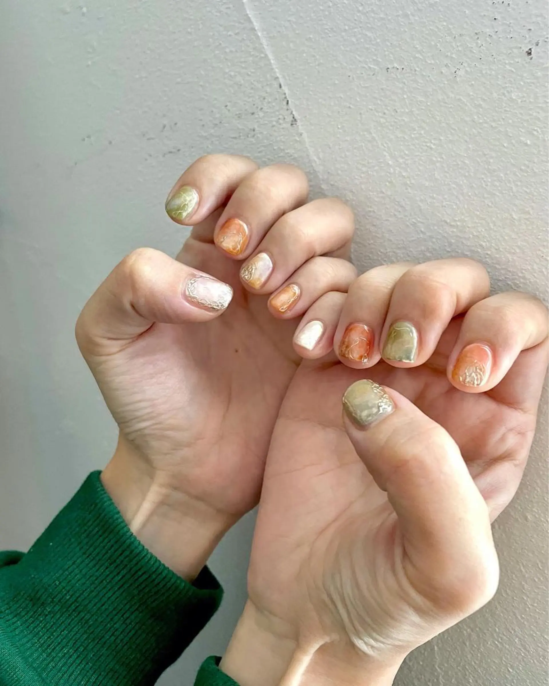 ネイル フットネイル ジェルネイル ゴールド 韓国ネイル ニュアンスネイル 甲斐市自宅サロン 🧸prunelleのネイルデザイン