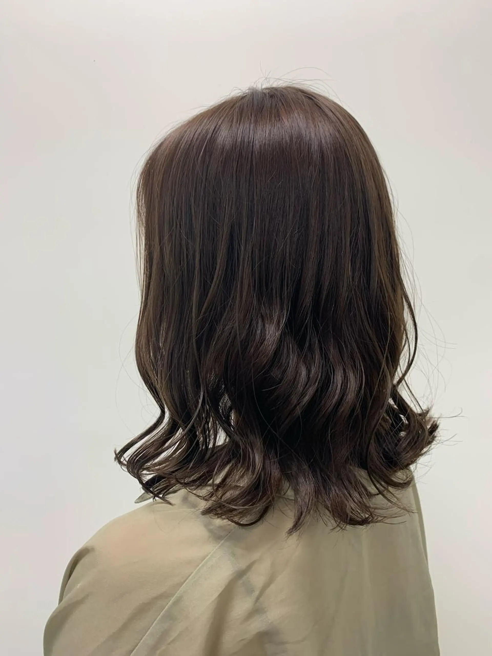 ミディアム アッシュ 新宿/小顔レイヤー/ 顔まわり/西慶太朗のヘアスタイル