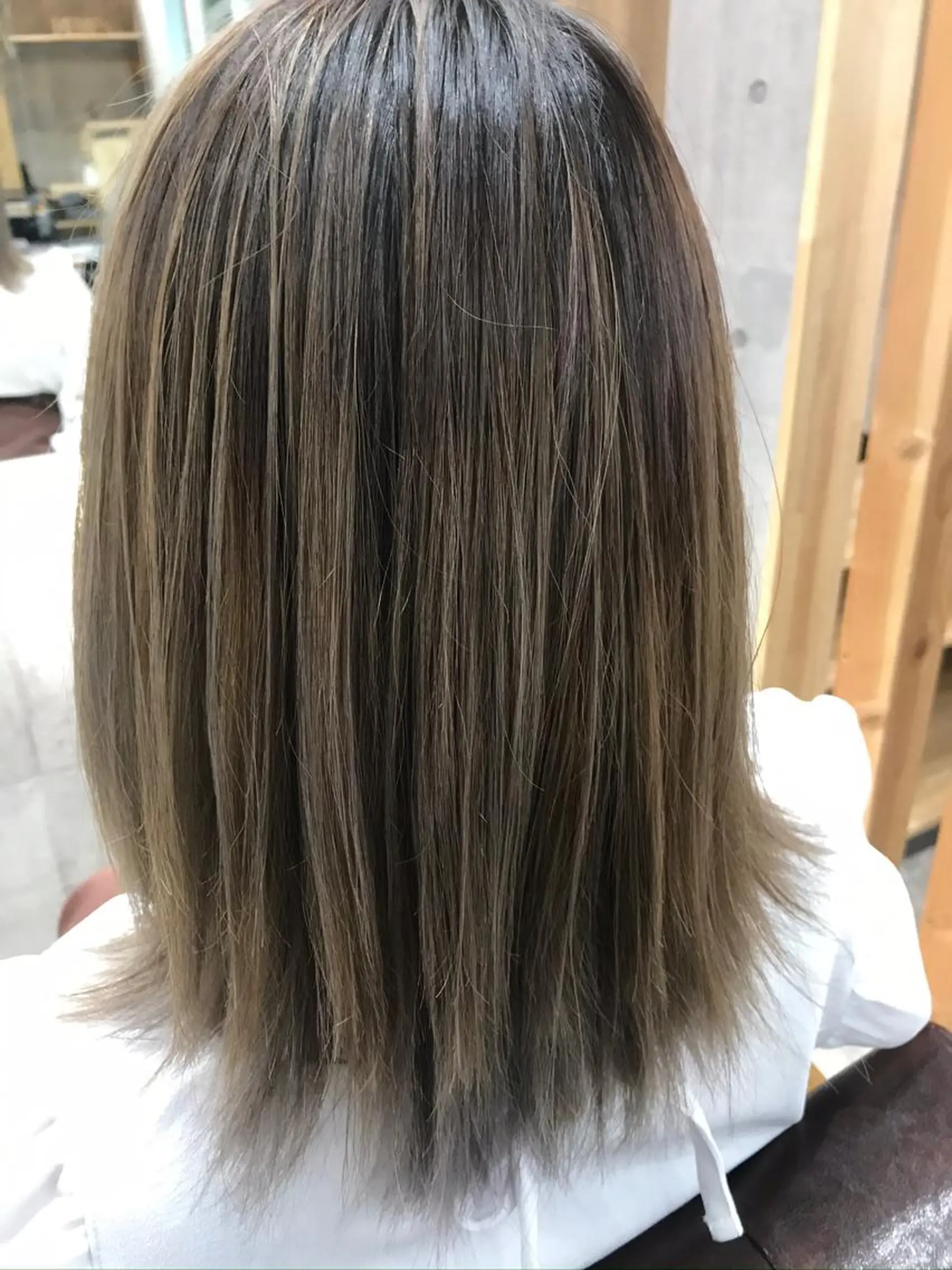 ミディアム カラー バレイヤージュ ブリーチ ケアブリーチ ダブルカラー グラデーションカラー ヘアカラー hair salon mementoのヘアスタイル