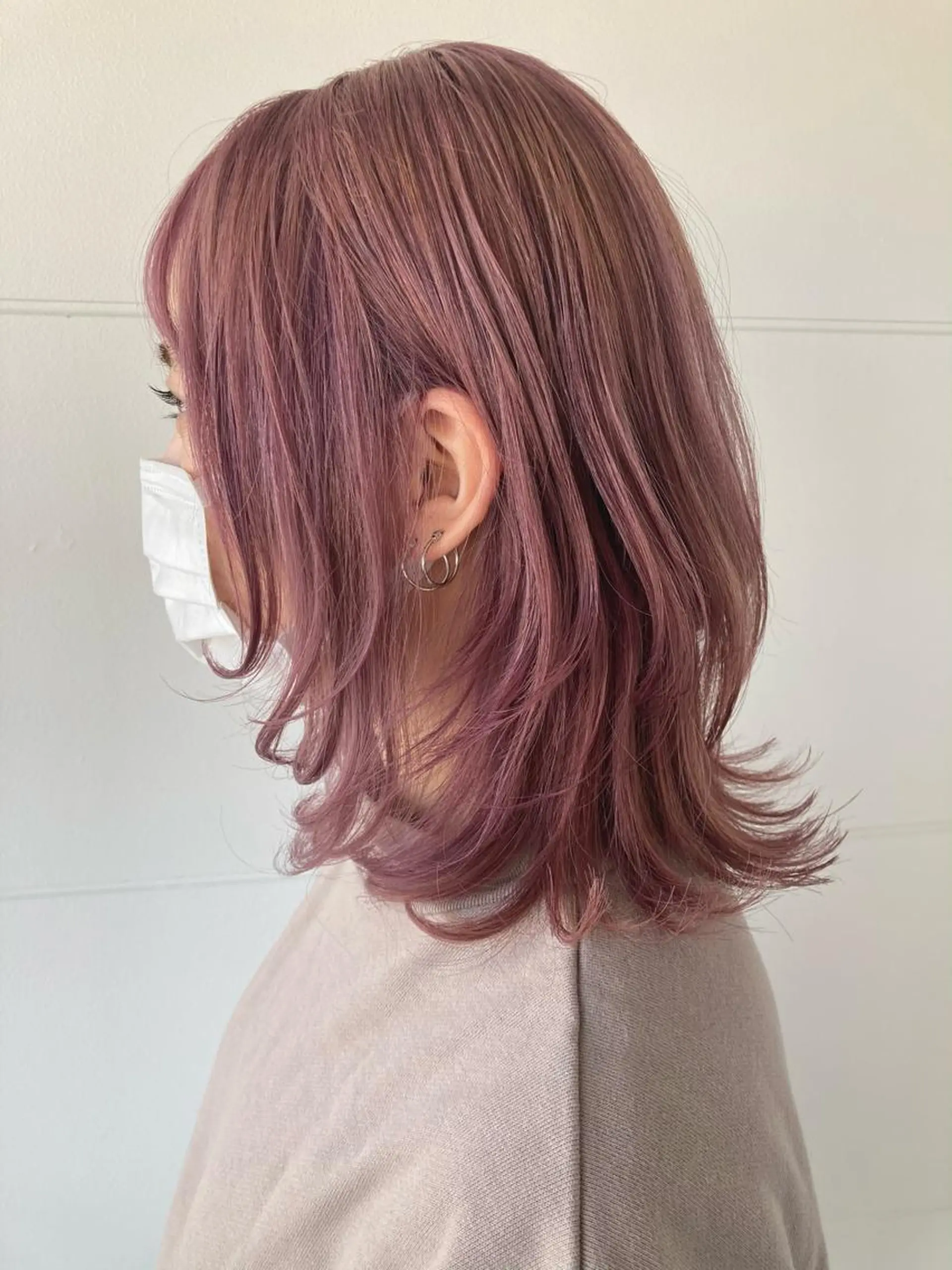 ミディアム アッシュ ウルフカット タカツド ユウキのヘアスタイル