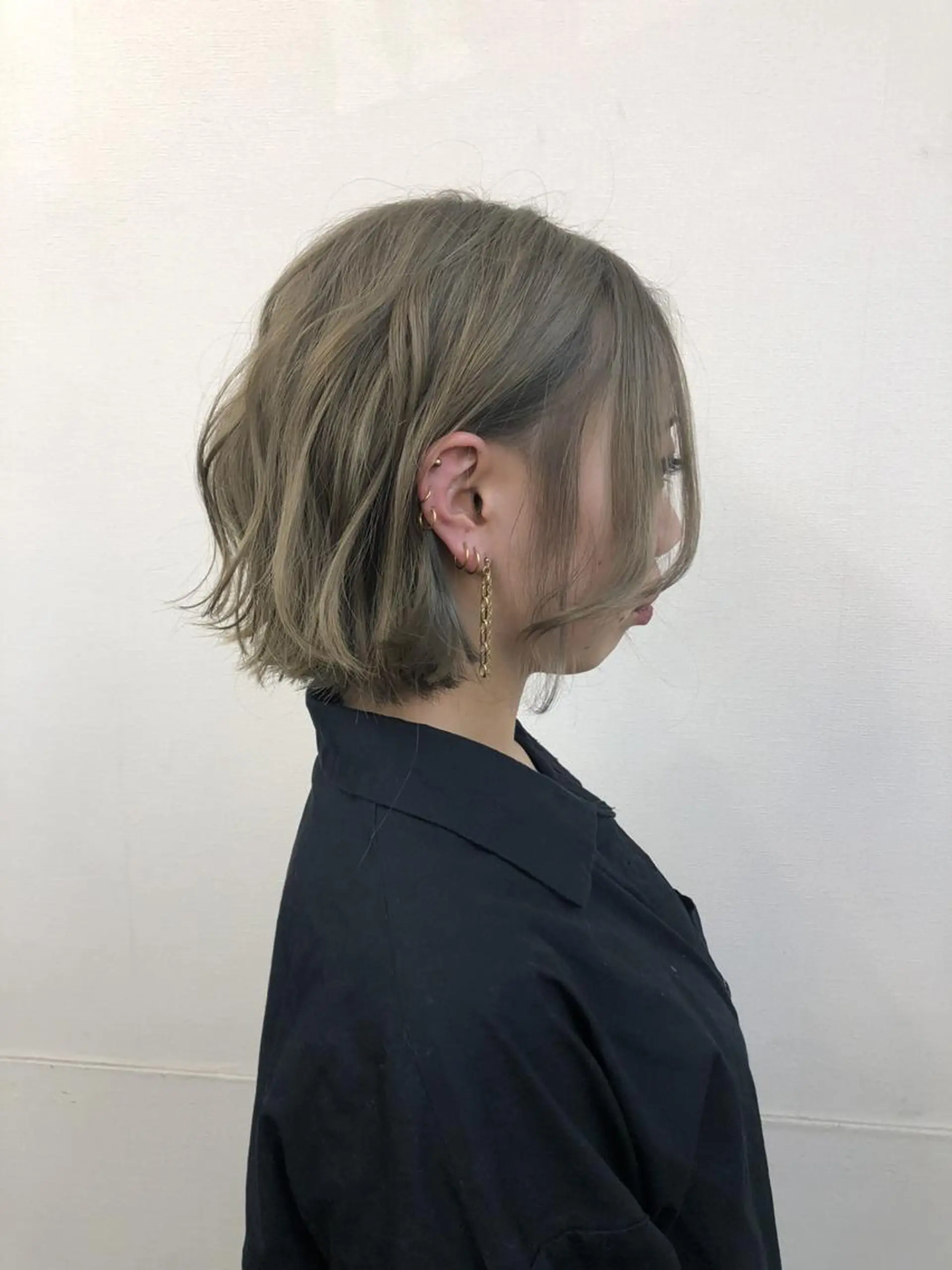 ショート 切りっぱなしボブ ボブ 外ハネヘア 崎山 瑠依のヘアスタイル
