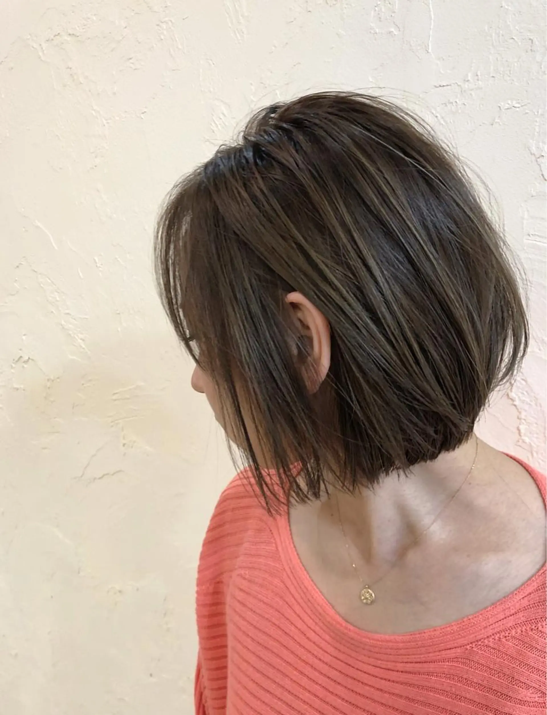 ショート ボブ ハイライト カット 韓国レイヤー外国人風 透明感カラー髪質改善のヘアスタイル