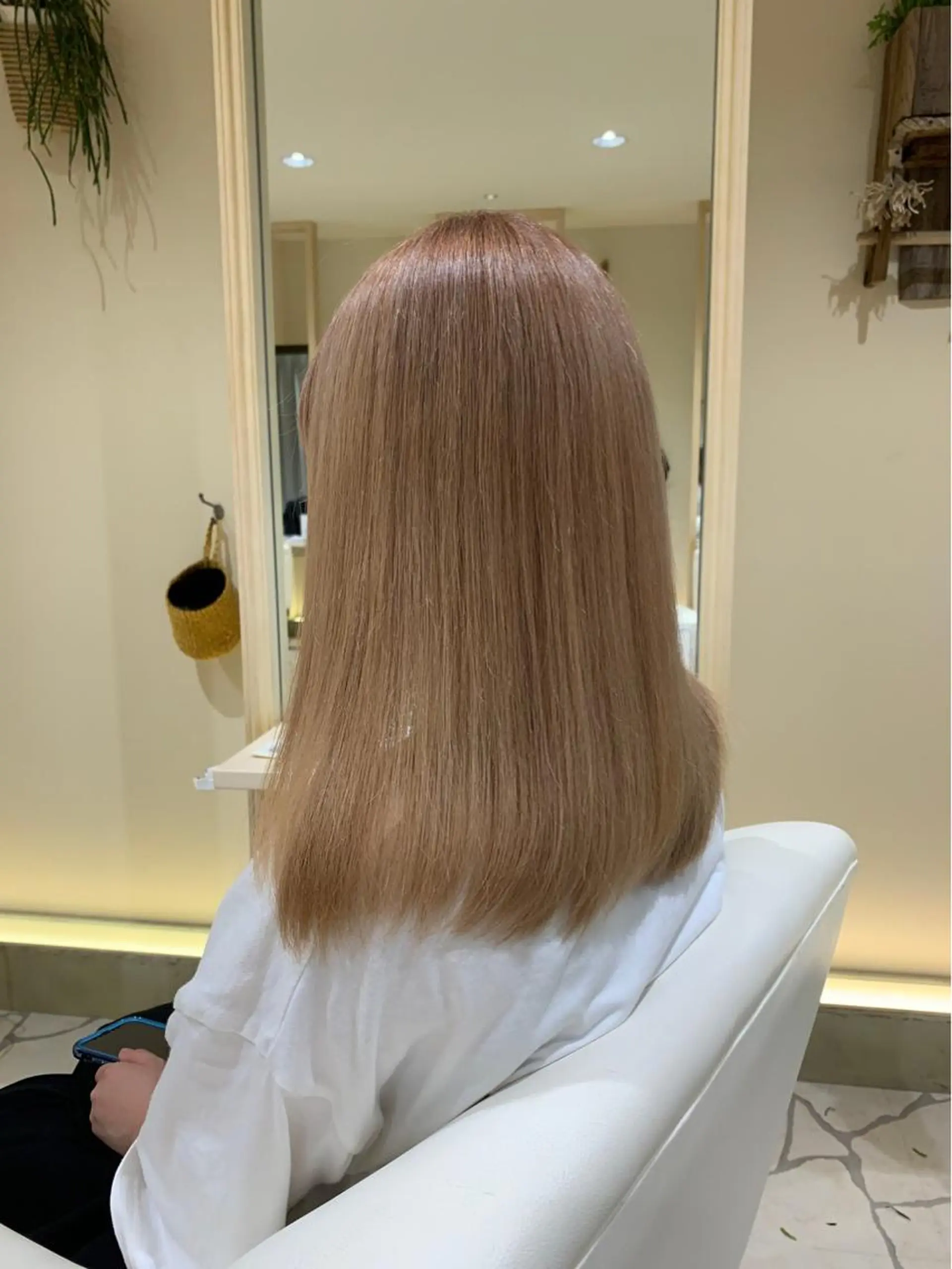 セミロング カラー ベージュカラー ミルクティーベージュ ピンクカラー カット ヘアカラー 大岩 茉愉のヘアスタイル
