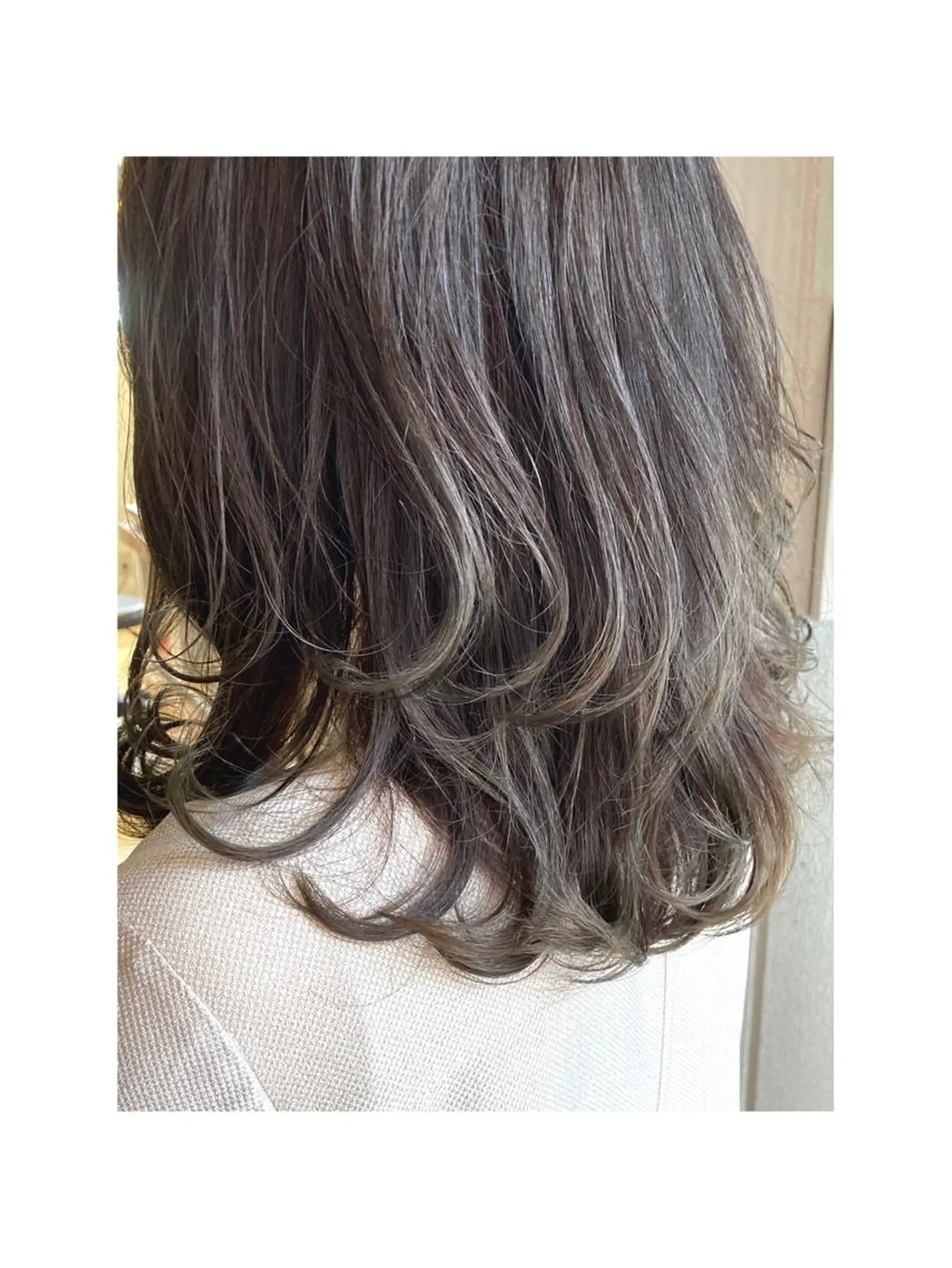 ミディアム カラー タカノ アツコのヘアスタイル