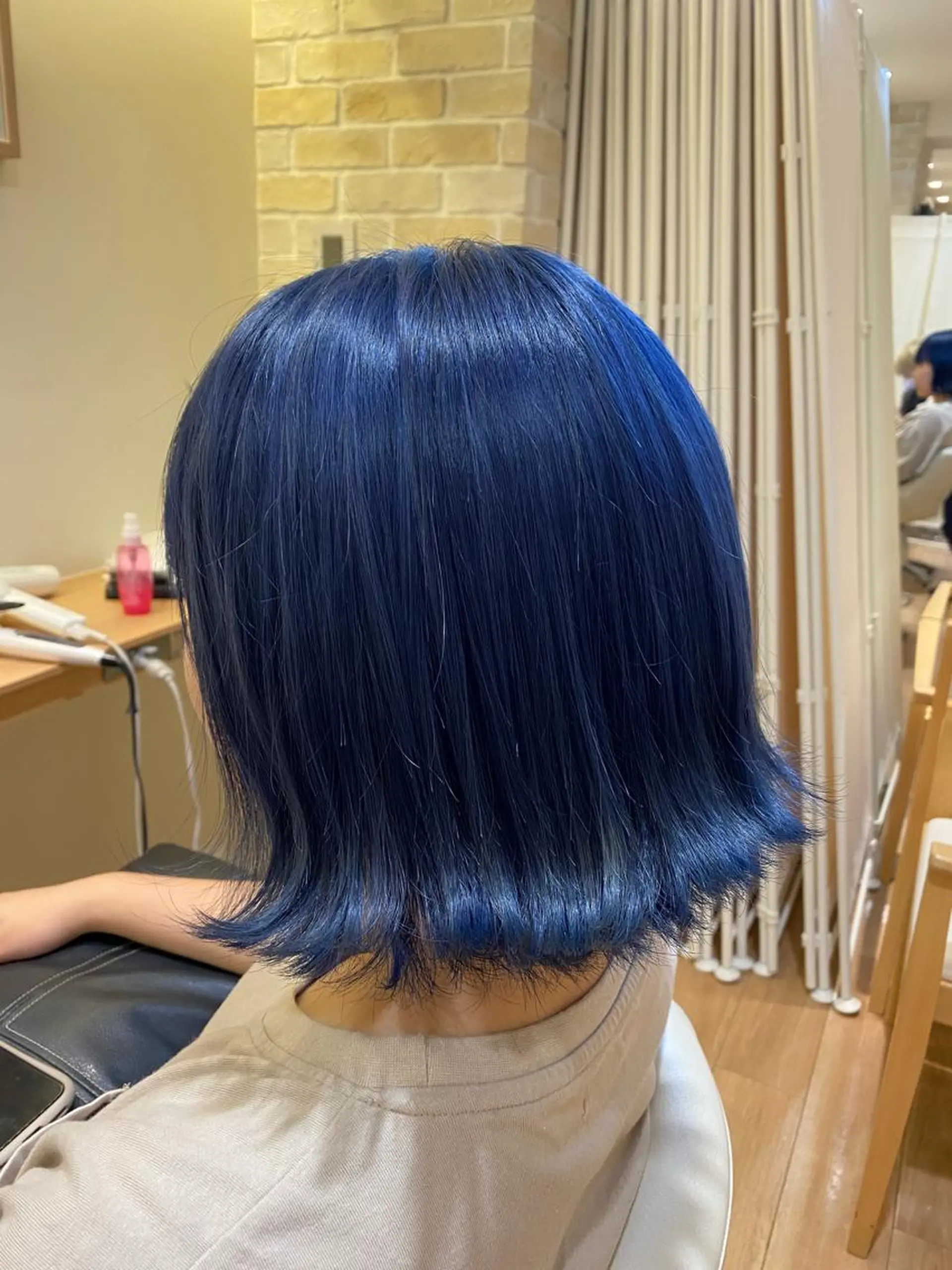 ミディアム カラー ブリーチ ネイビーカラー ハイトーンエフェクト ブリーチいち丸のヘアスタイル
