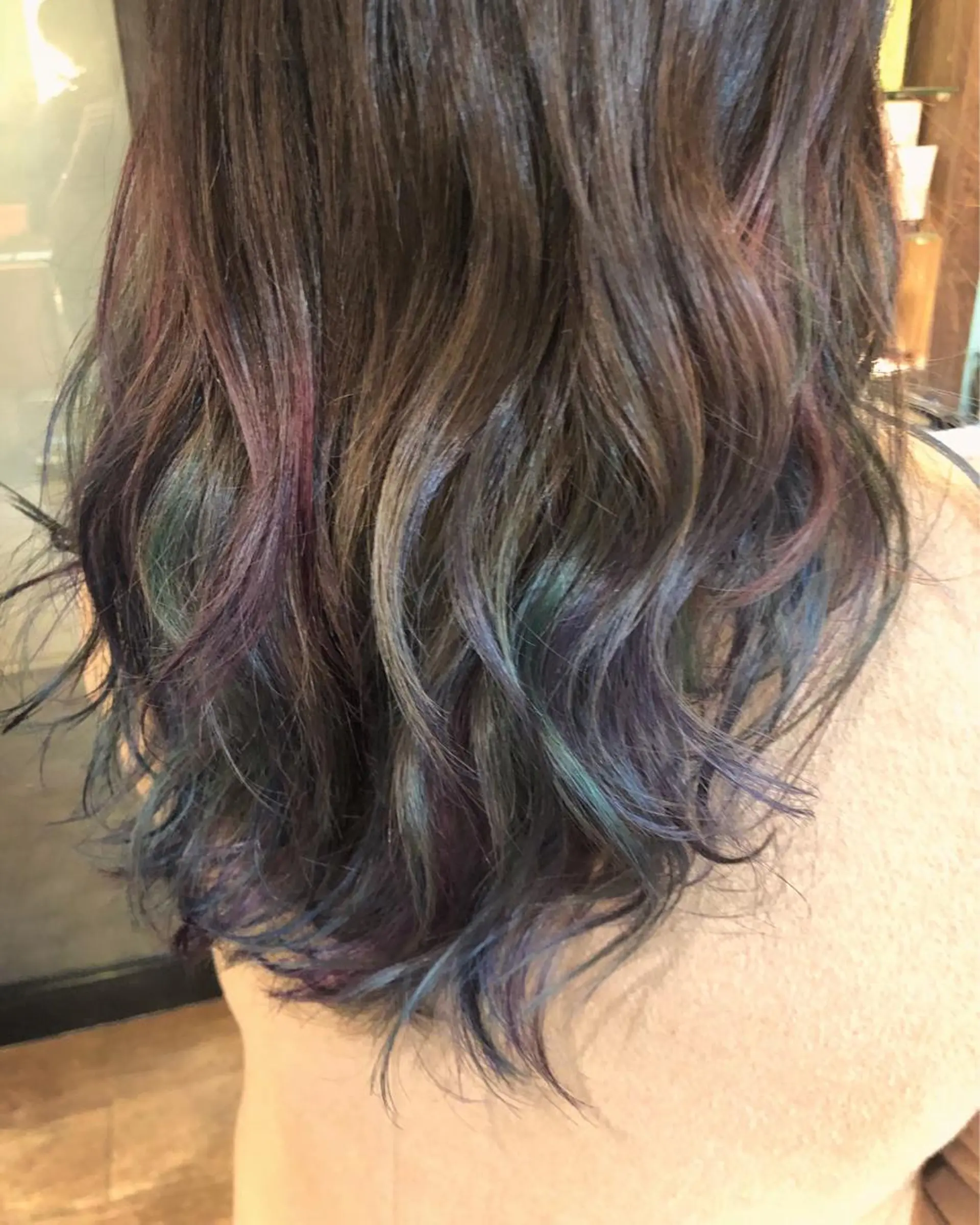 セミロング カラー グラデーションカラー ユニコーンカラー 原宿サロン代表 デザインカラー伊藤卓のヘアスタイル