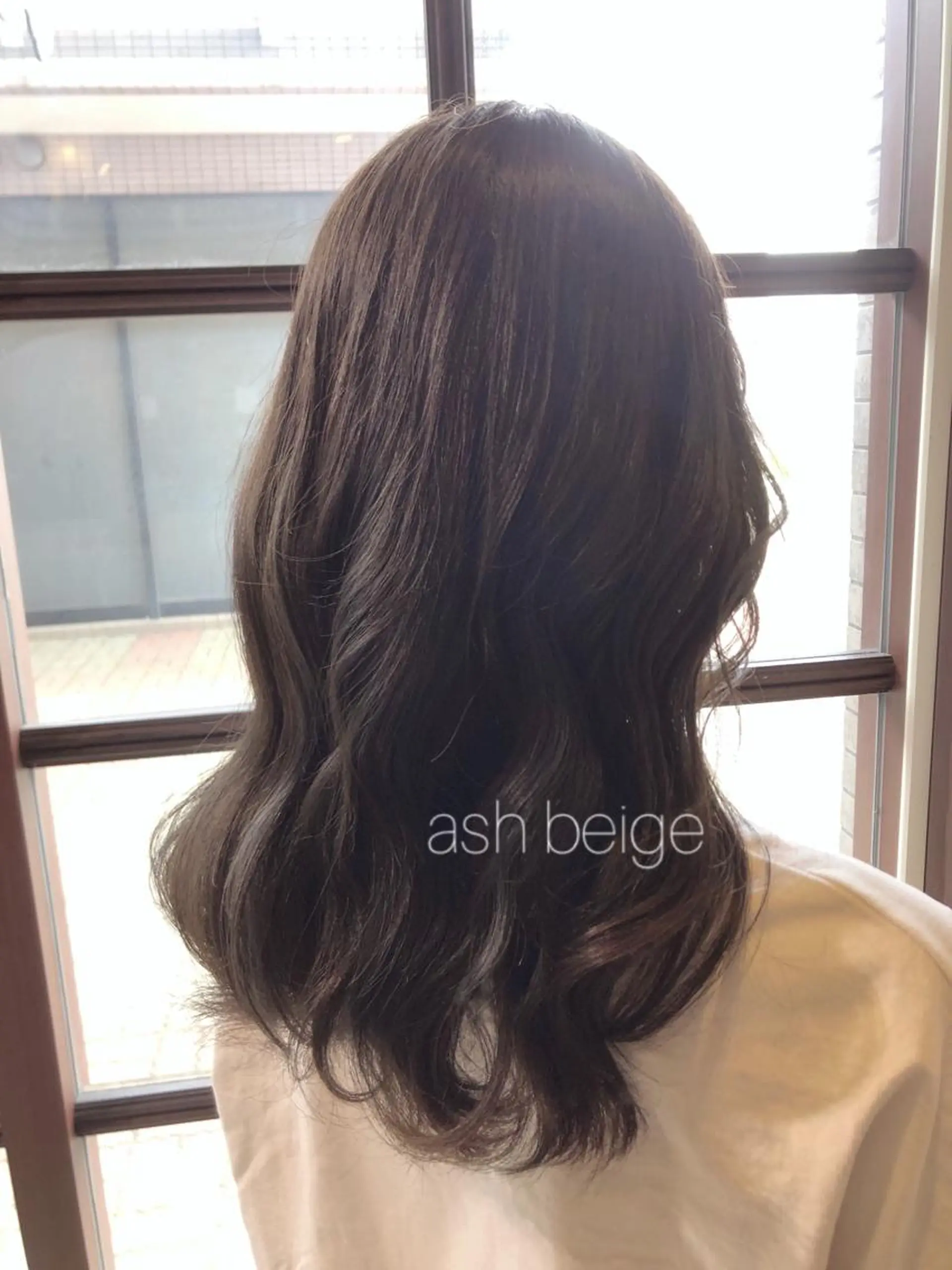 セミロング ヘアカラー 🧡ミルクティー/ レイヤー🧡ショウナのヘアスタイル