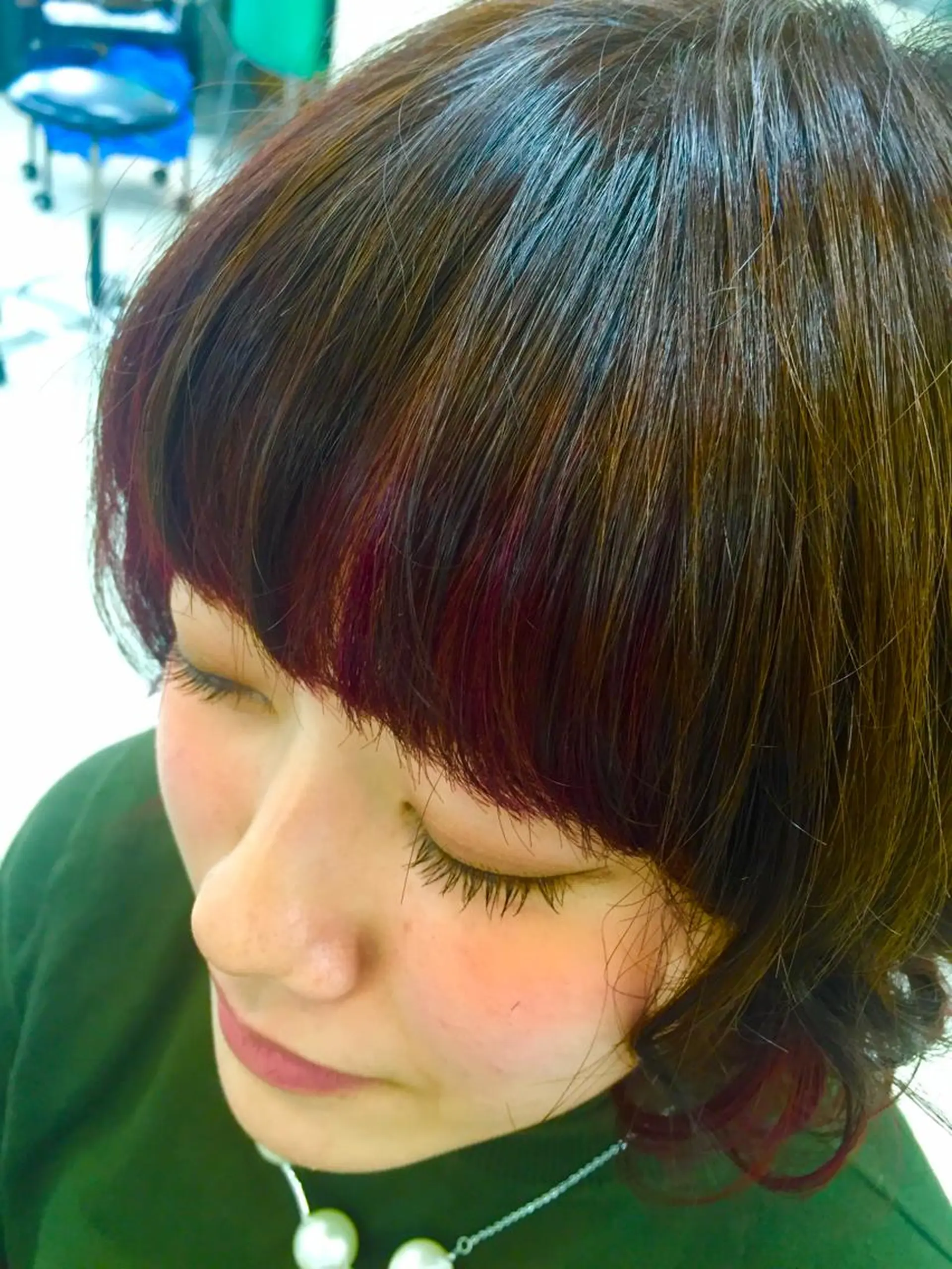 ショート カラー パーマ カシス インナーカラー レッドカラー 艶髪ハイトーンカラー 💘kazueのヘアスタイル