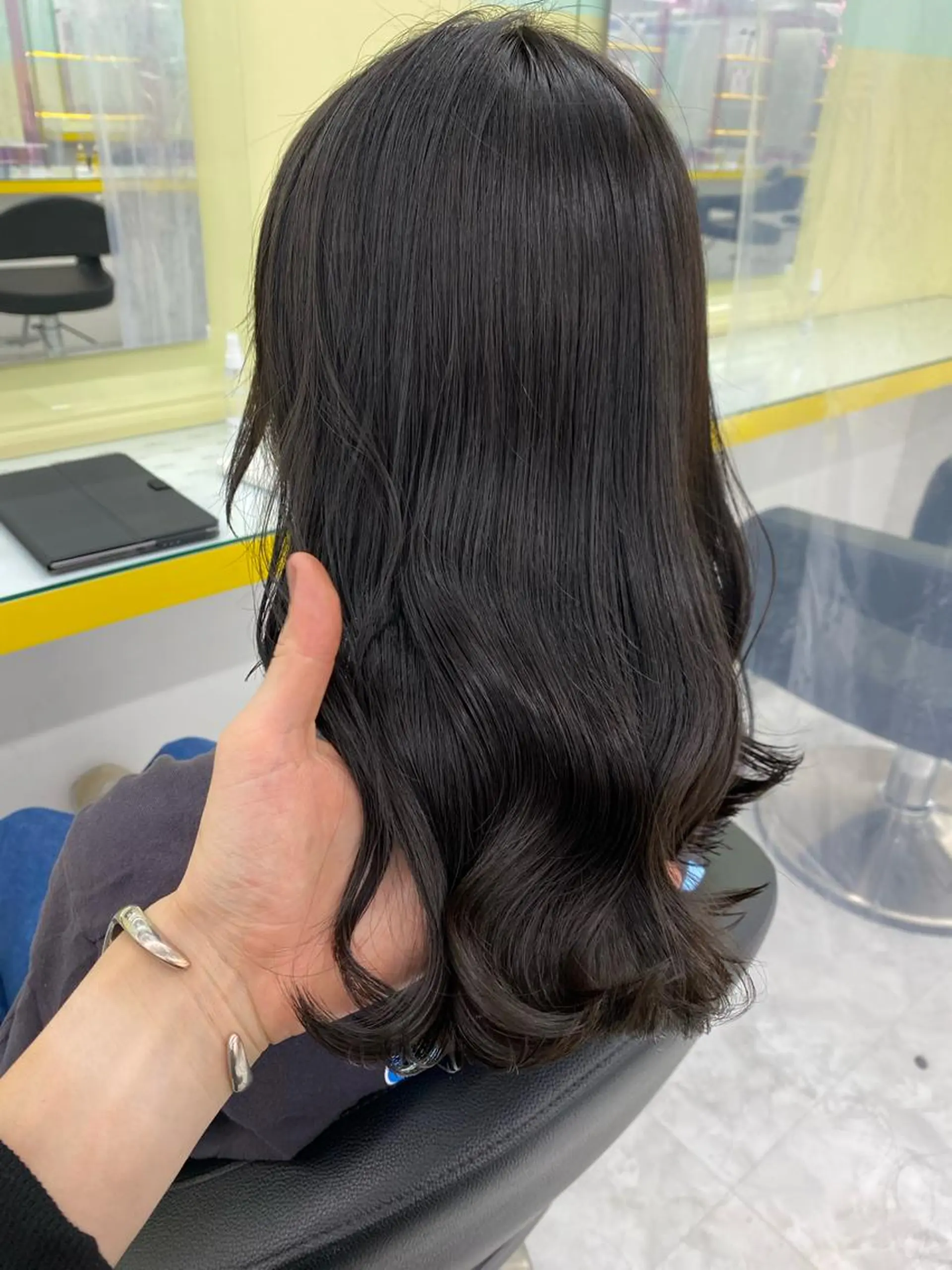 ミディアム カラー パーマ ヘアアレンジ ネイル マツエク・マツパ 韓国風ベージュ🤎 赤みなし🌿横浜🤎のヘアスタイル