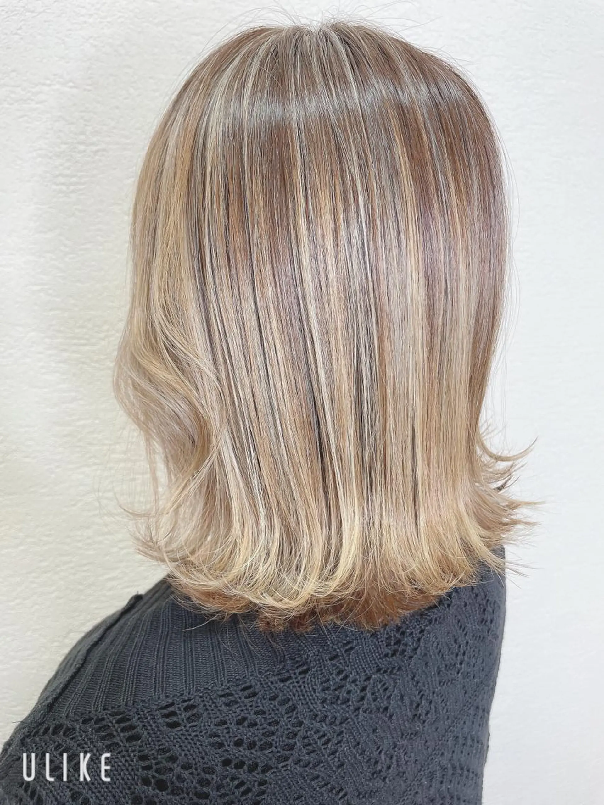 セミロング カラー グレージュ ハイライトカラー ミルクティーグレージュ ハイライト カット ヘアカラー ❣️モードケイズ塚口 和田一将のヘアスタイル