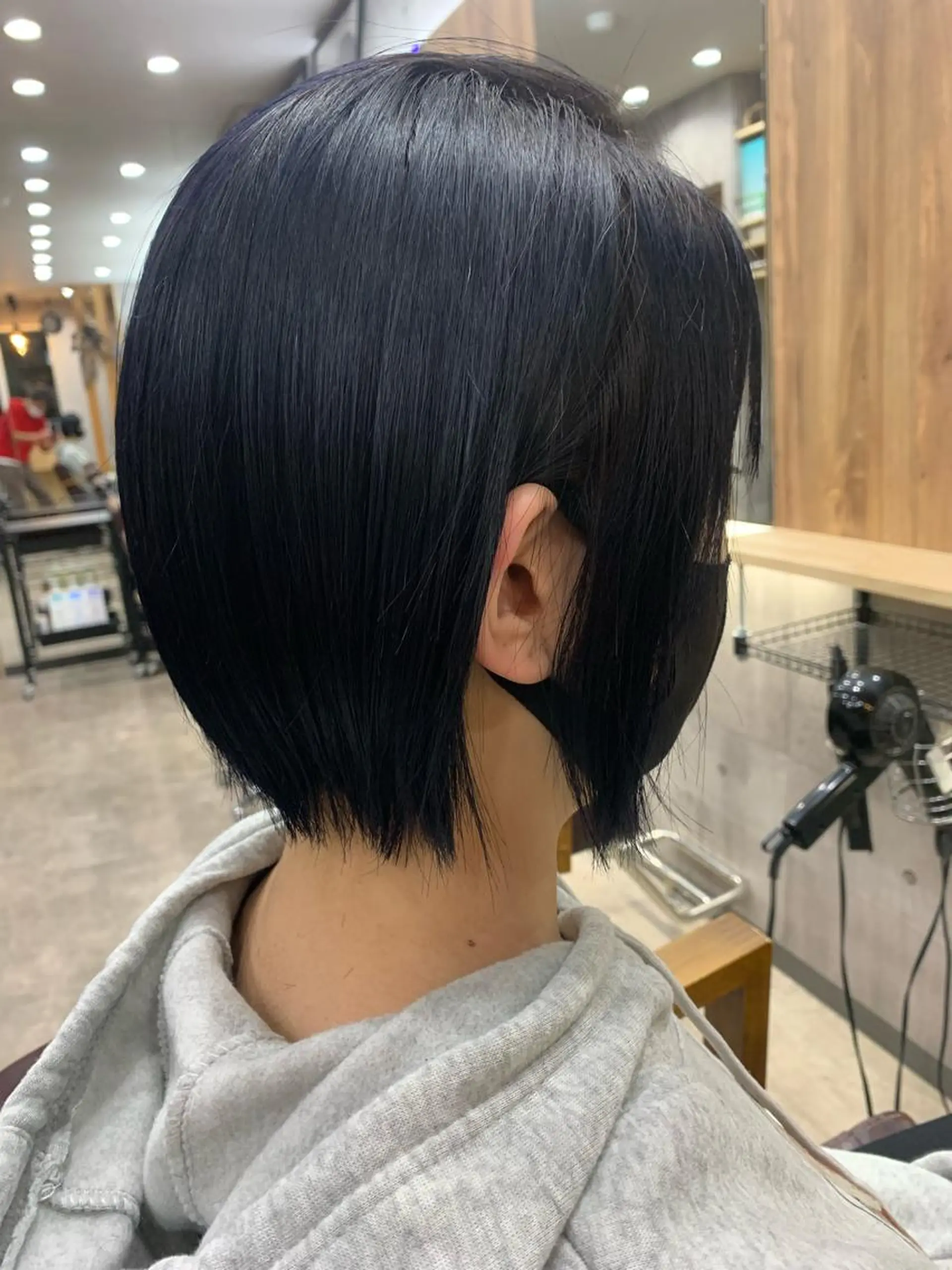 ショート カラー アッシュ バレイヤージュ ブリーチ ブルーカラー ブルーアッシュ ヘアカラー memento 斎藤大覚のヘアスタイル