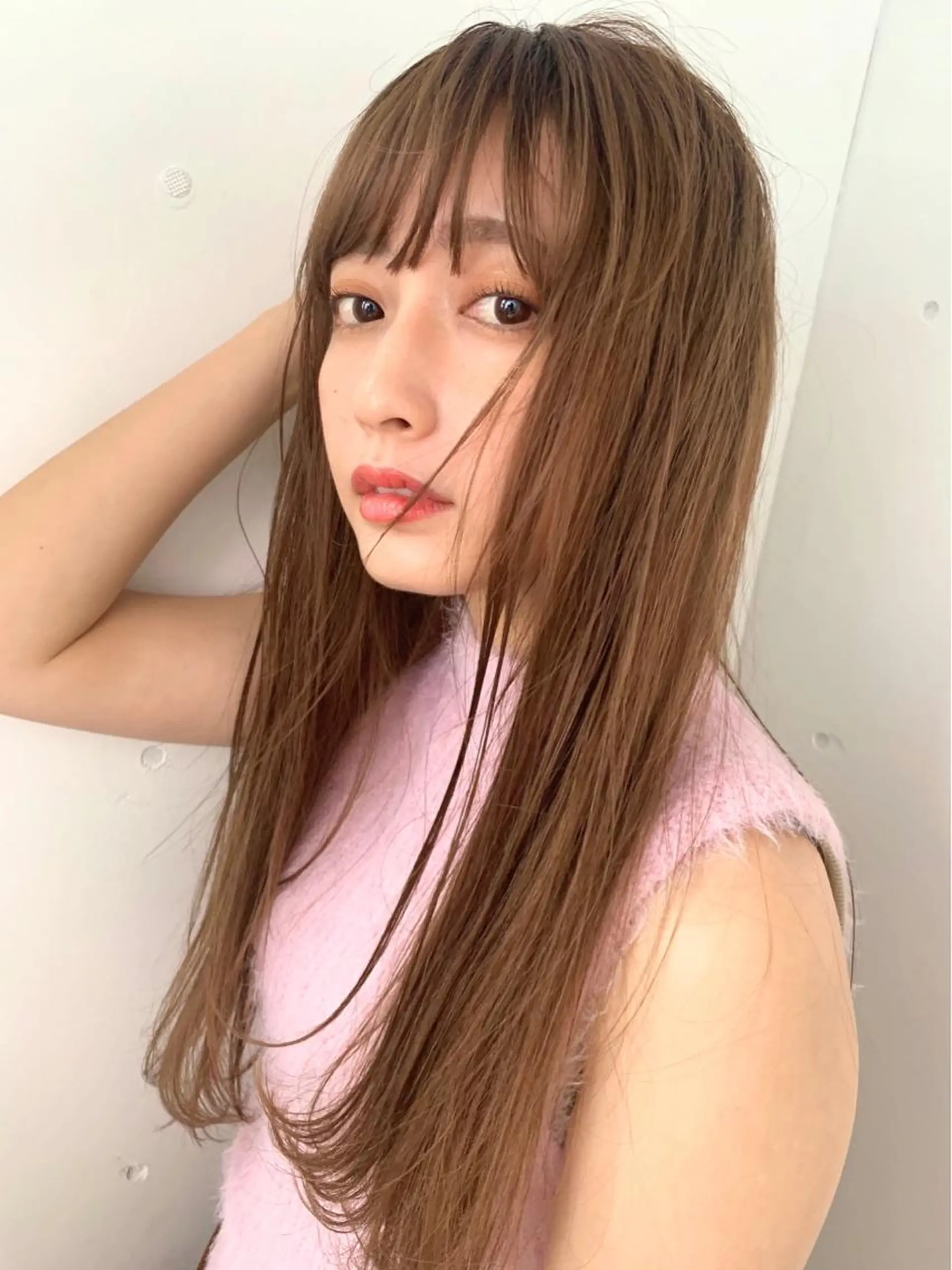 ロング カラー ベージュカラー ミルクティーベージュ ロング ヘアカラー トリートメント chama レイヤーカットのヘアスタイル