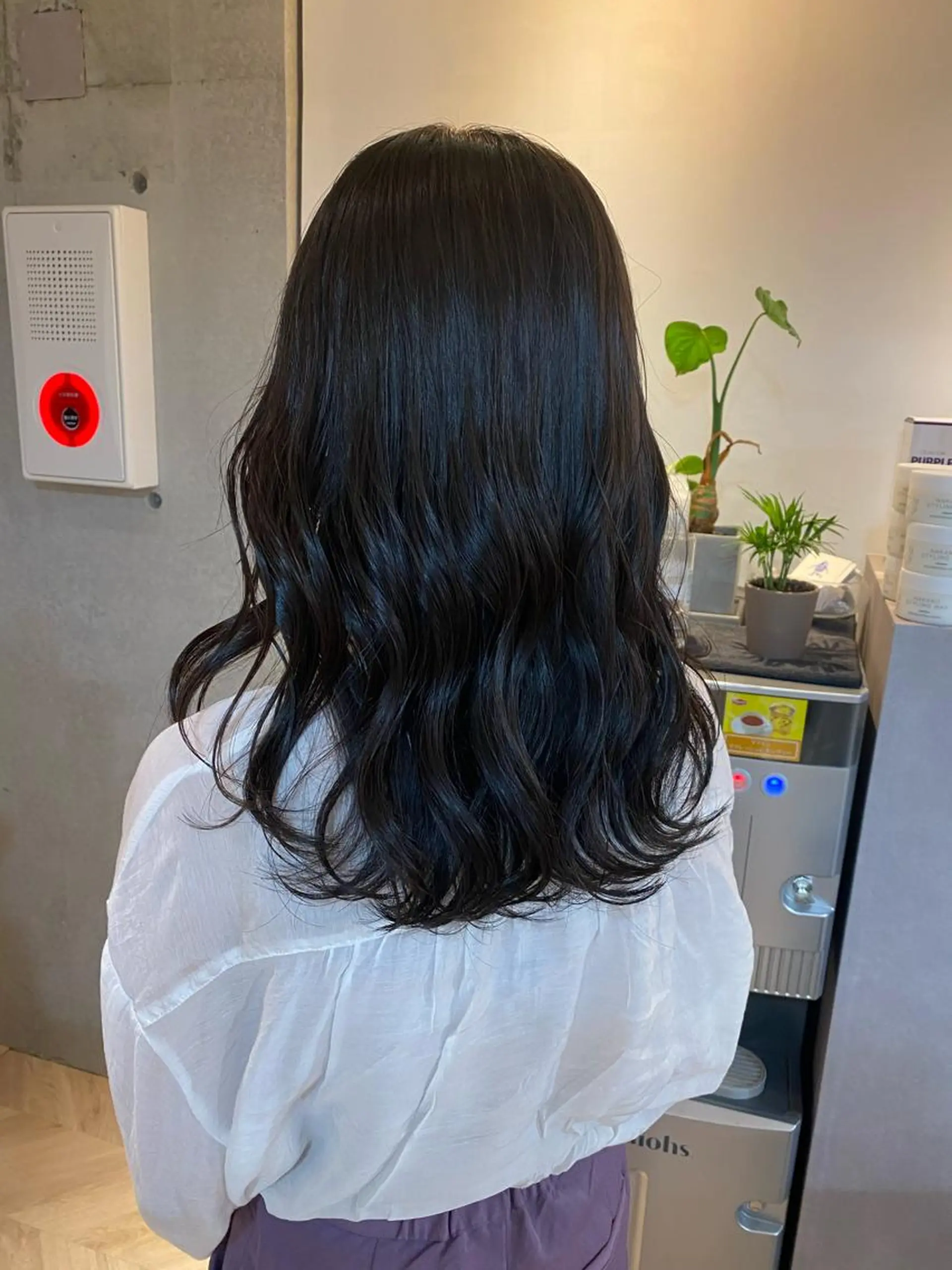 セミロング カット ヘアカラー トリートメント 西山 恵太郎のヘアスタイル