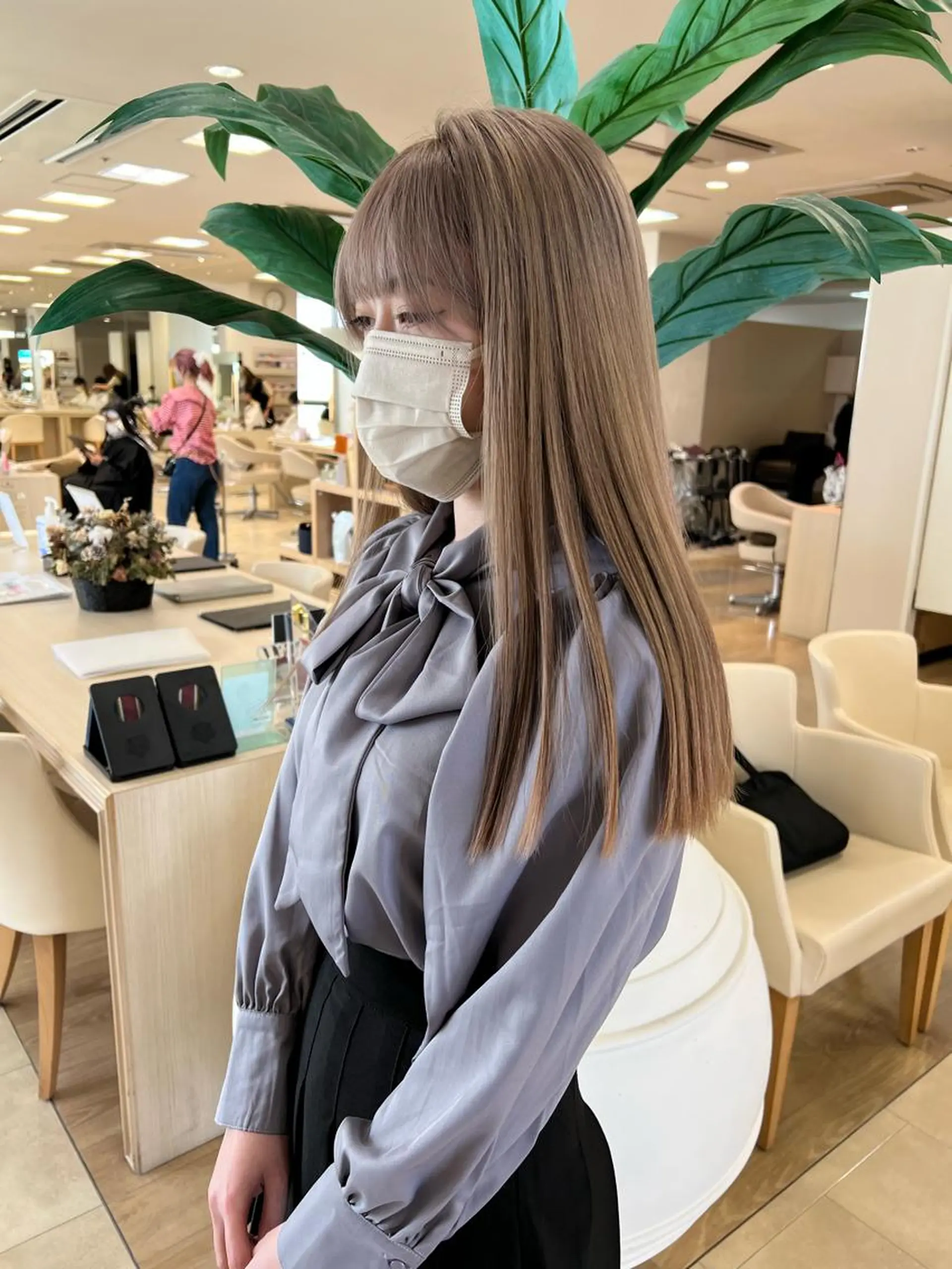 セミロング カラー ヘアカラー トリートメント ヘアセット ハイトーン/ウルフ /レイヤー/坂野幸伸のヘアスタイル