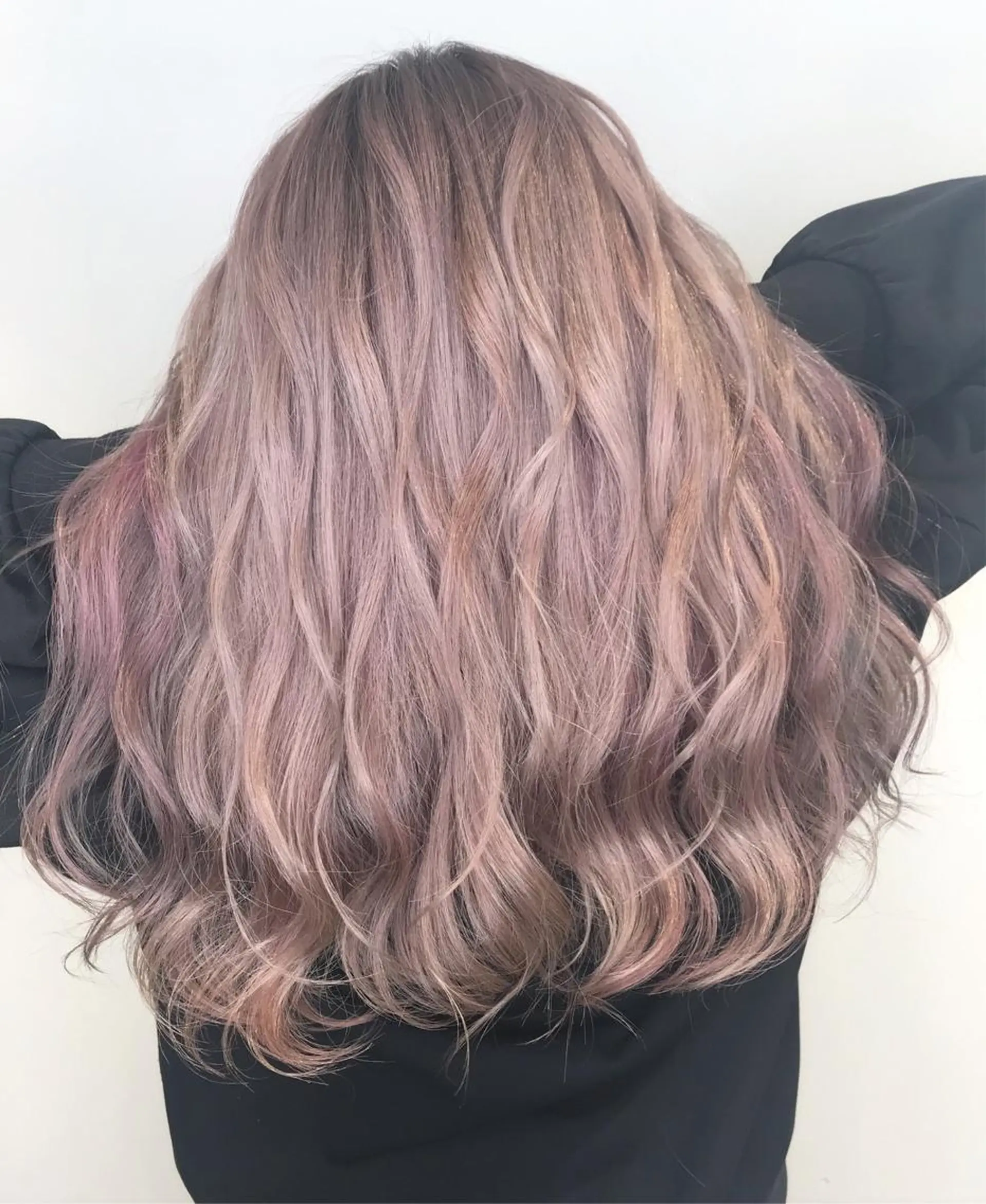 セミロング カラー 透明感カラー ピンクカラー ピンクパープル パープルカラー 森本 笑のヘアスタイル