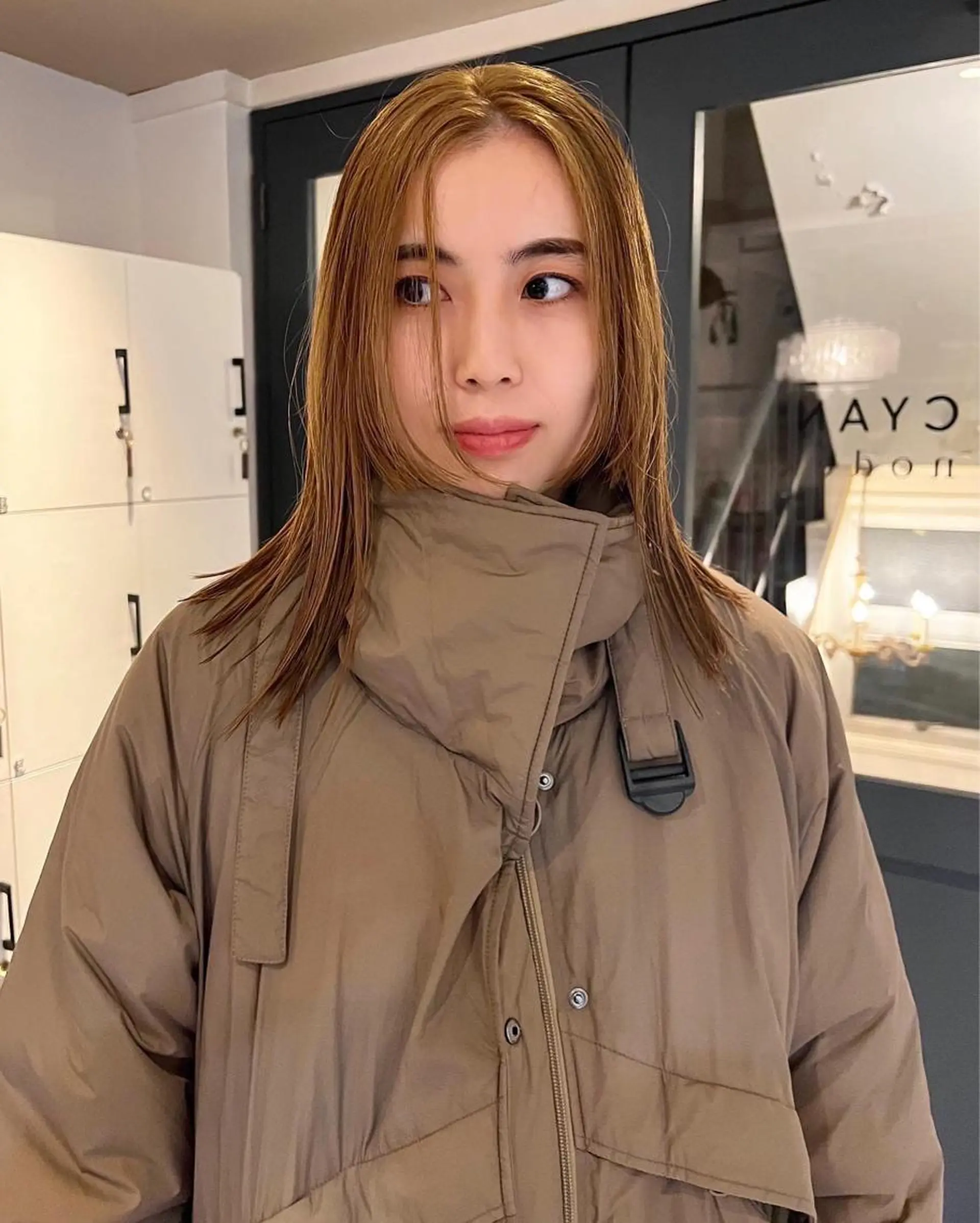 ロング カラー パーマ ヘアアレンジ メンズ キッズ ネイル マツエク・マツパ アイブロウ ベージュカラー ゴールド ストレートパーマ SALOWIN梅田茶屋町店所属・ウルフレイヤーカット /チヒロのヘアスタイル