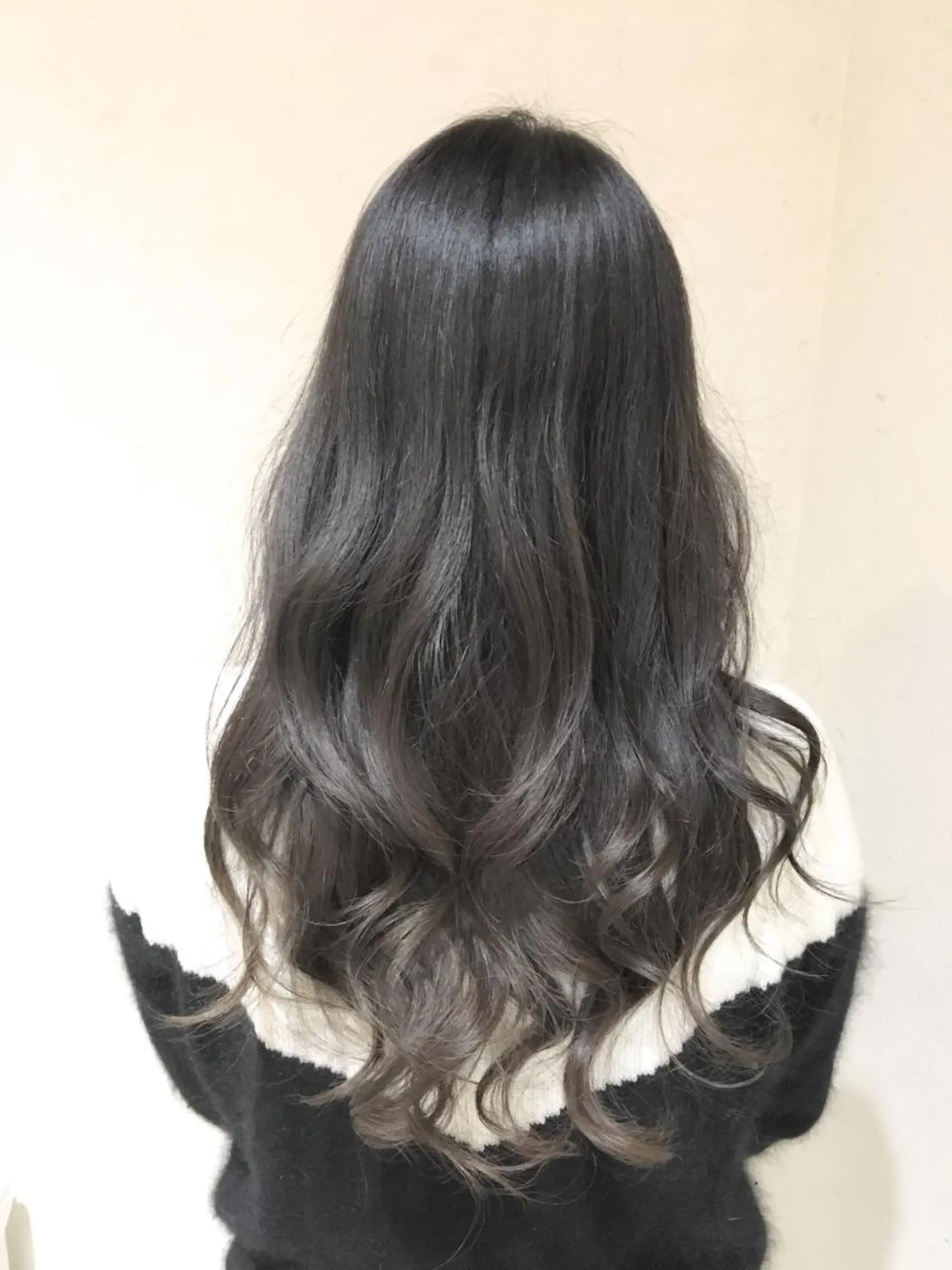 ロング カラー グラデーションカラー グレージュ イルミナカラー ロング タワラ　ソウタ Directorのヘアスタイル