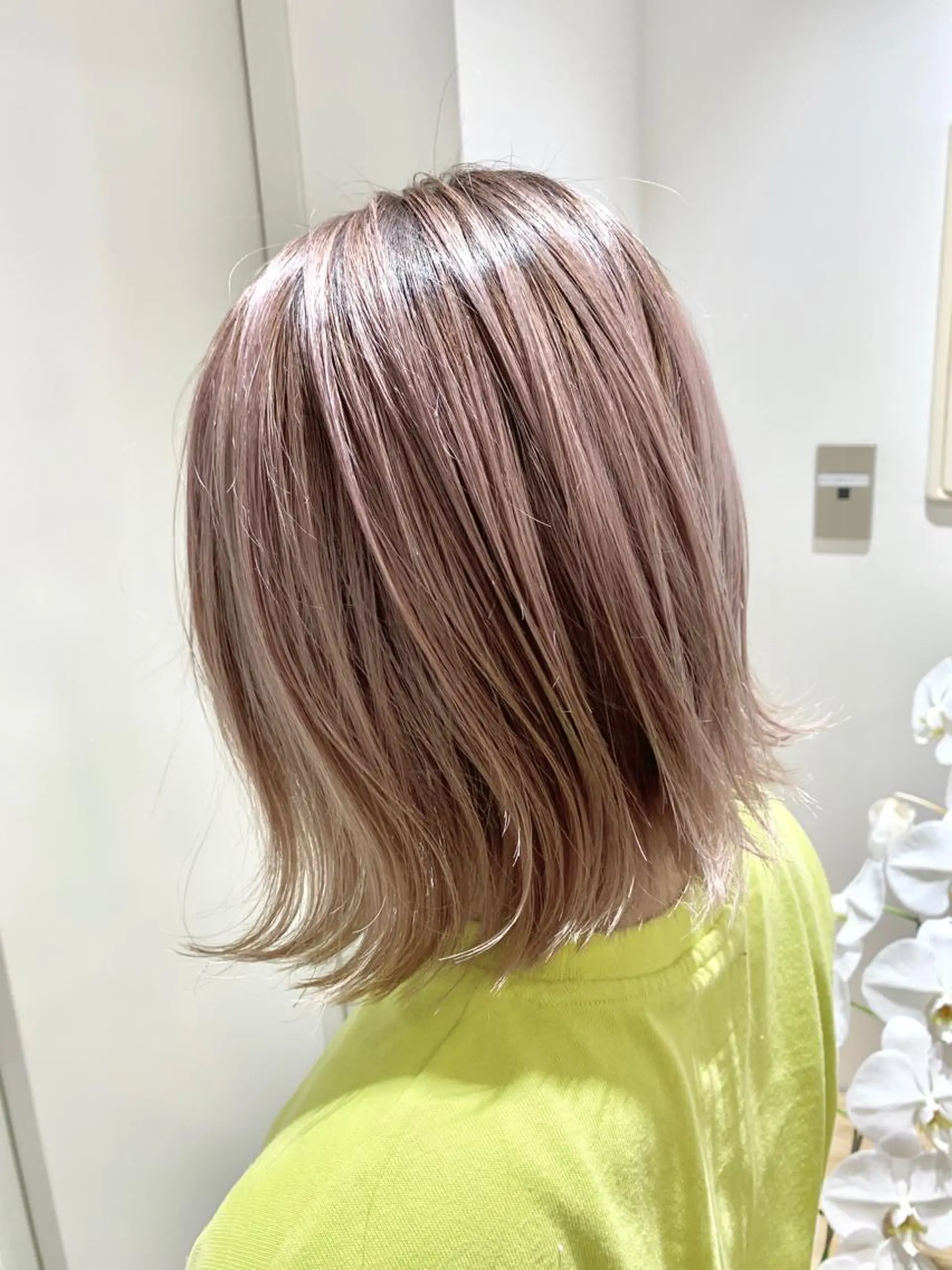 ショート カラー ブリーチ ピンクカラー 艶髪ハイトーンカラー 💘kazueのヘアスタイル