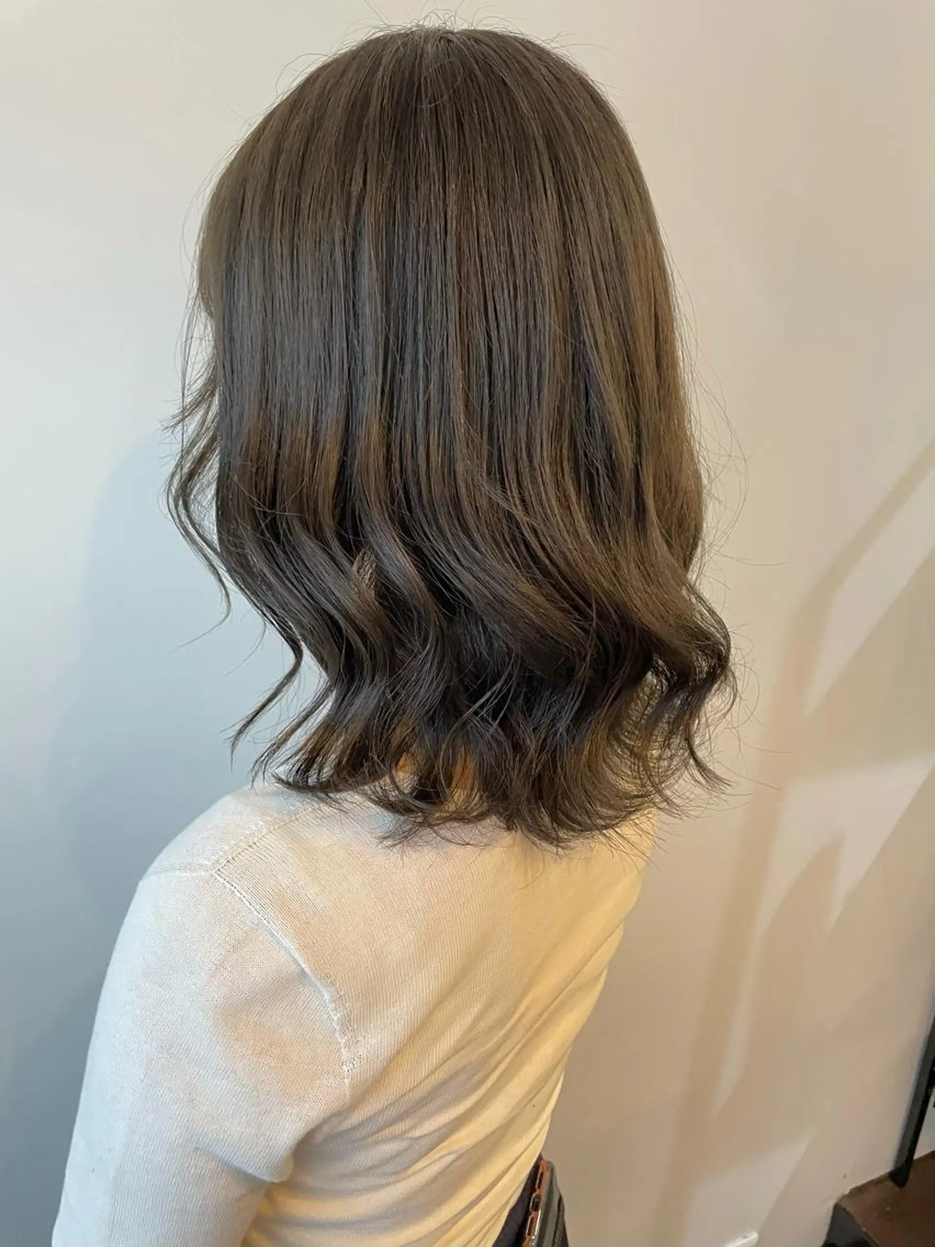 ミディアム カラー 安藤 佑衣のヘアスタイル