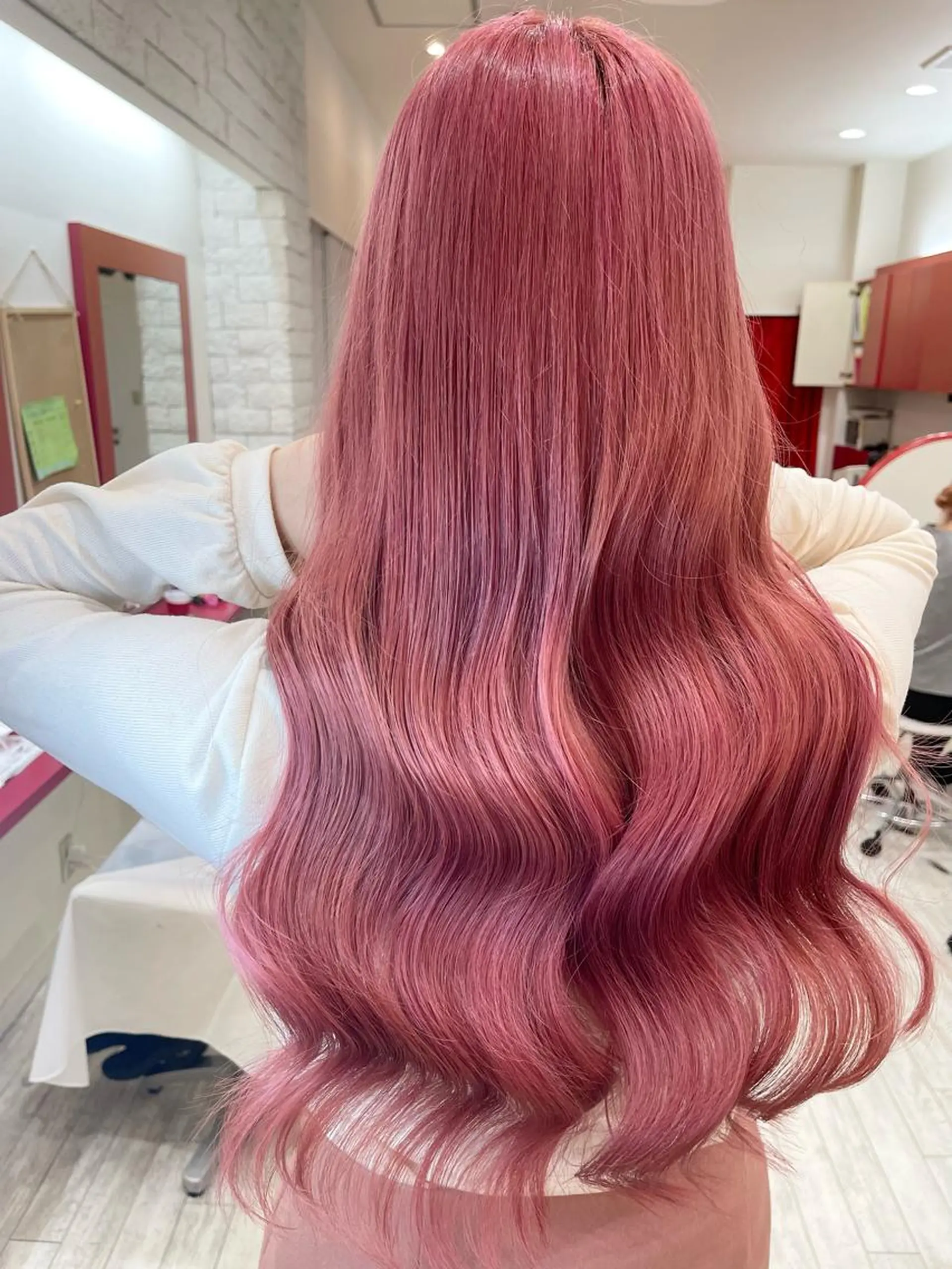 カラー ブリーチ ハイトーンカラー ピンクカラー ヘアカラー 名古屋のピンク好き かずくん🦩のヘアスタイル
