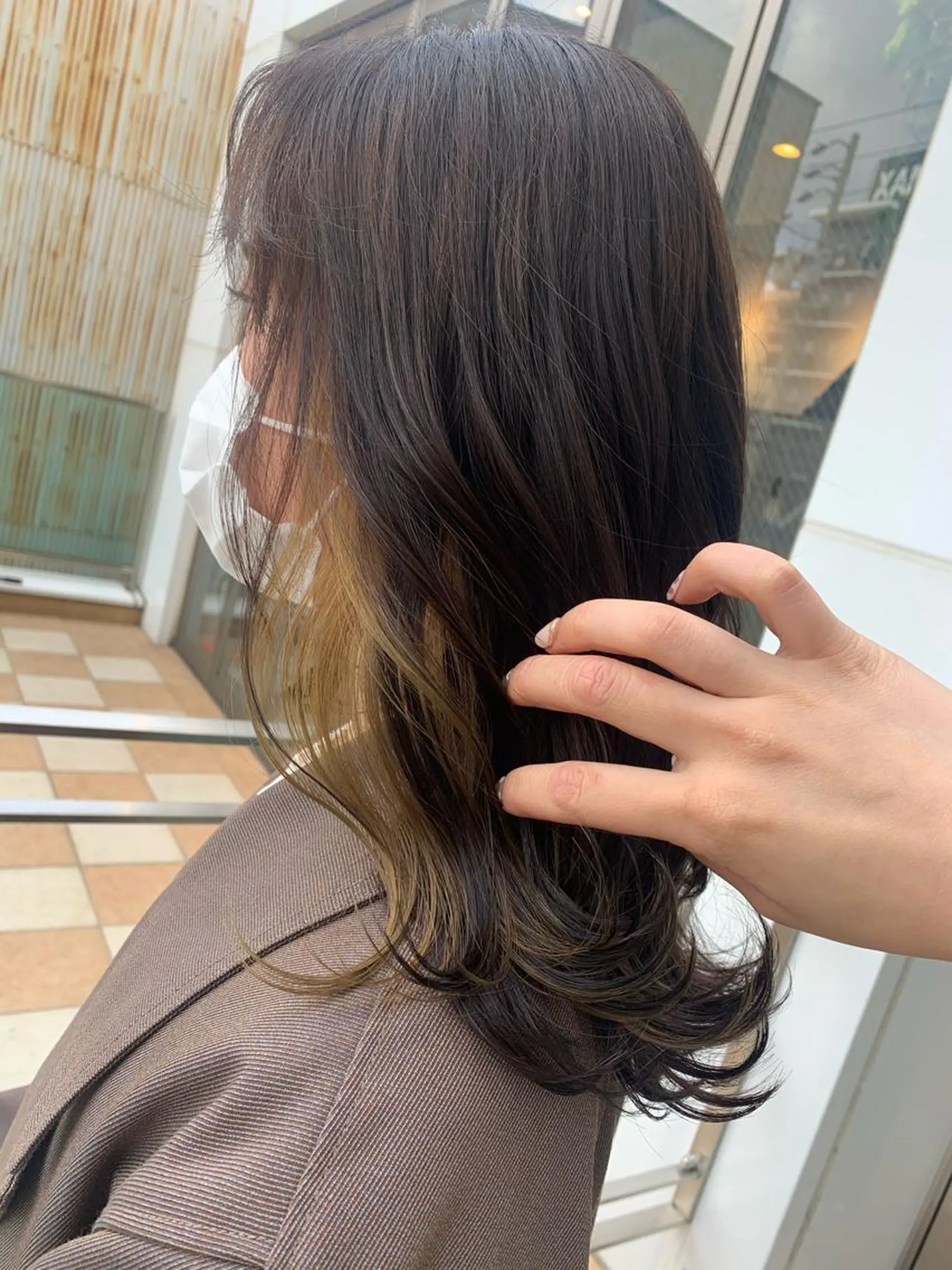 ロング カラー 黒髪 イヤリングカラー 透け感✨ダメージレス カラーHana🤍のヘアスタイル