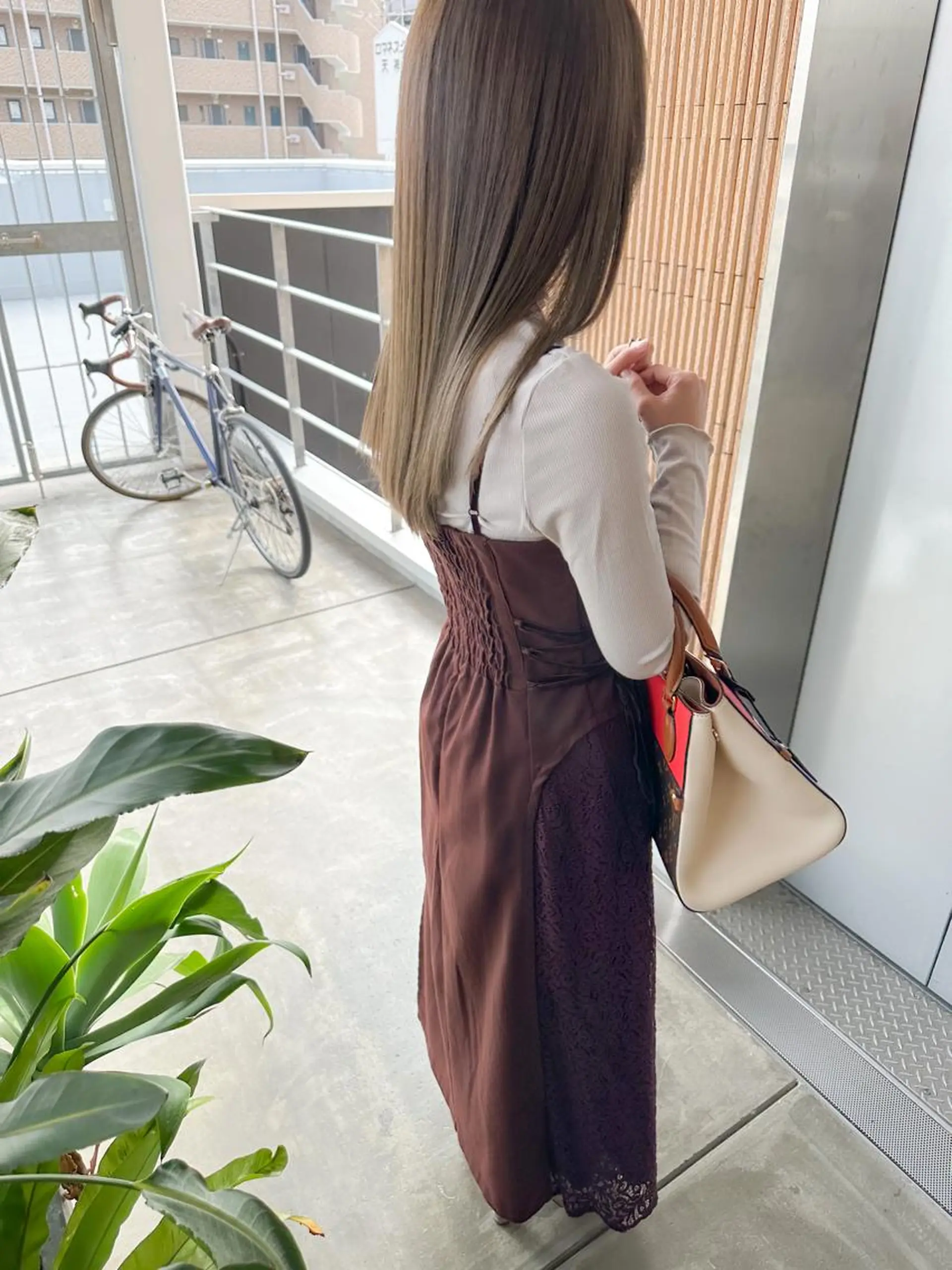 ロング カラー ヘアアレンジ グレージュ ミルクティーグレージュ ヘアカラー トリートメント autre所属・大久保 ひでなりのヘアスタイル
