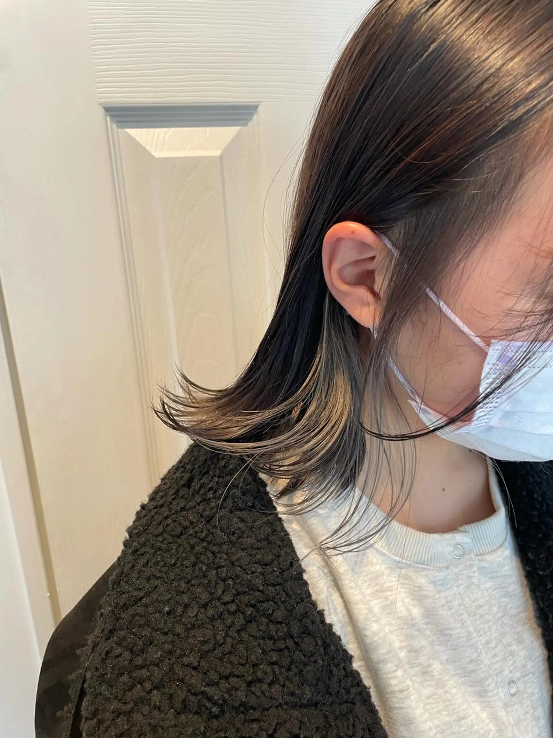 ミディアム カラー アッシュ ブリーチ イヤリングカラー シルバー ホワイトシルバー ヘアカラー トリートメント 中目黒🌼 🌼ハナのヘアスタイル