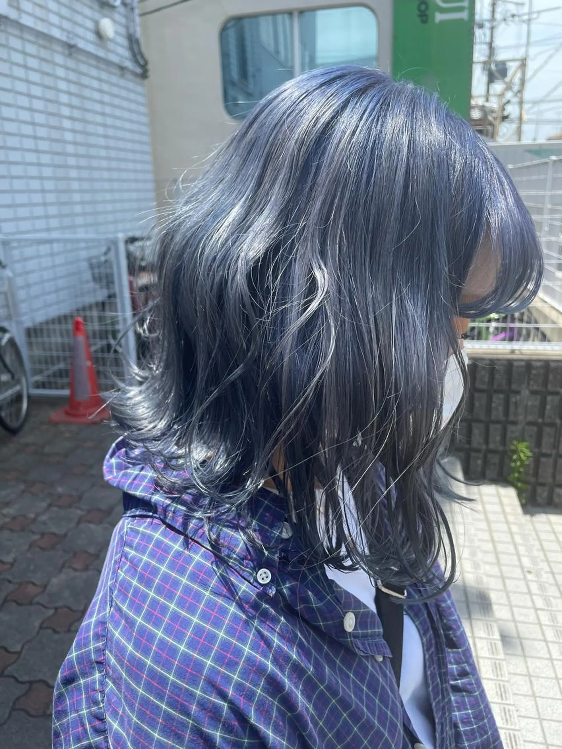 カラー ベージュカラー ブリーチ ブルーカラー ケアブリーチ シルバー befine所属・石岡 政宗のヘアスタイル