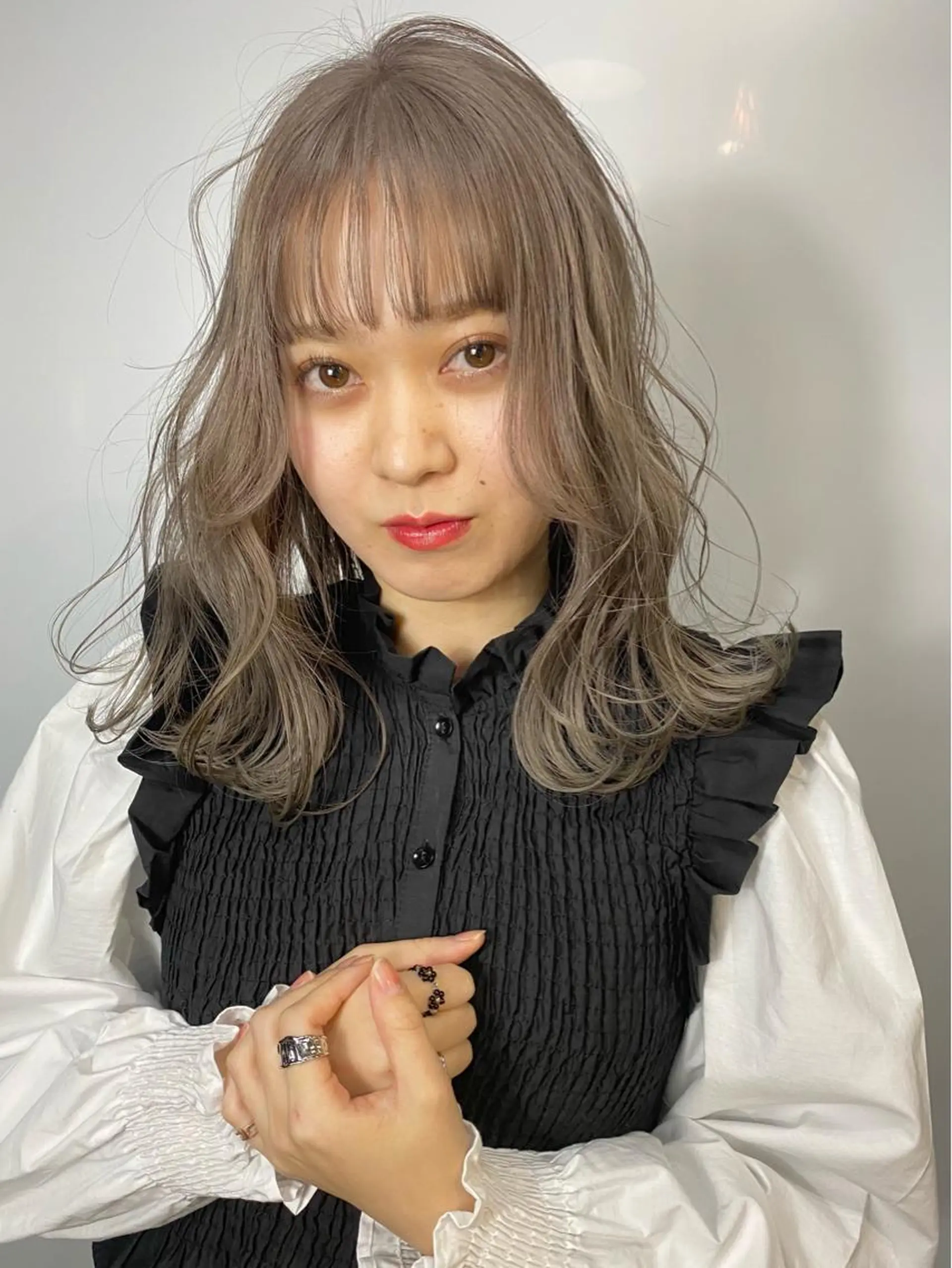 ロング カラー ブリーチ グレージュ ミルクティーグレージュ Piaコータロー ハイトーン&ボブのヘアスタイル