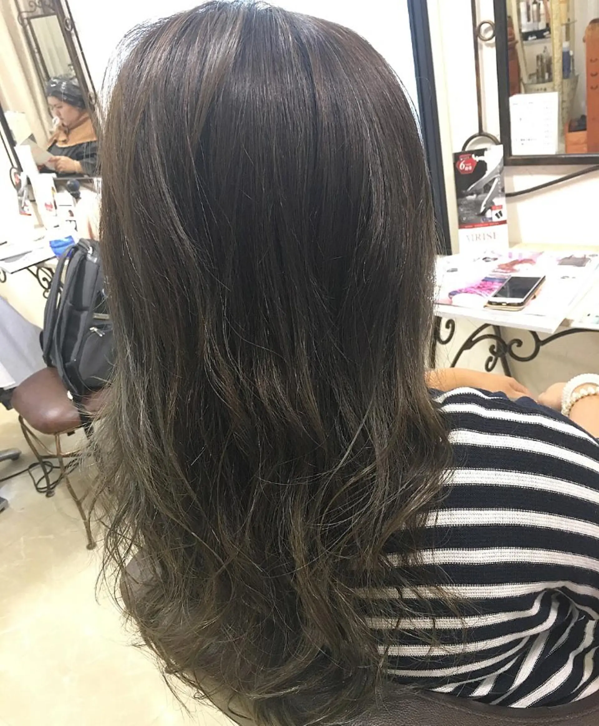 ロング カラー グレージュ ハイライトカラー カーキグレージュ ハイライト RUMéL 🌙YUIのマツエク・マツパデザイン