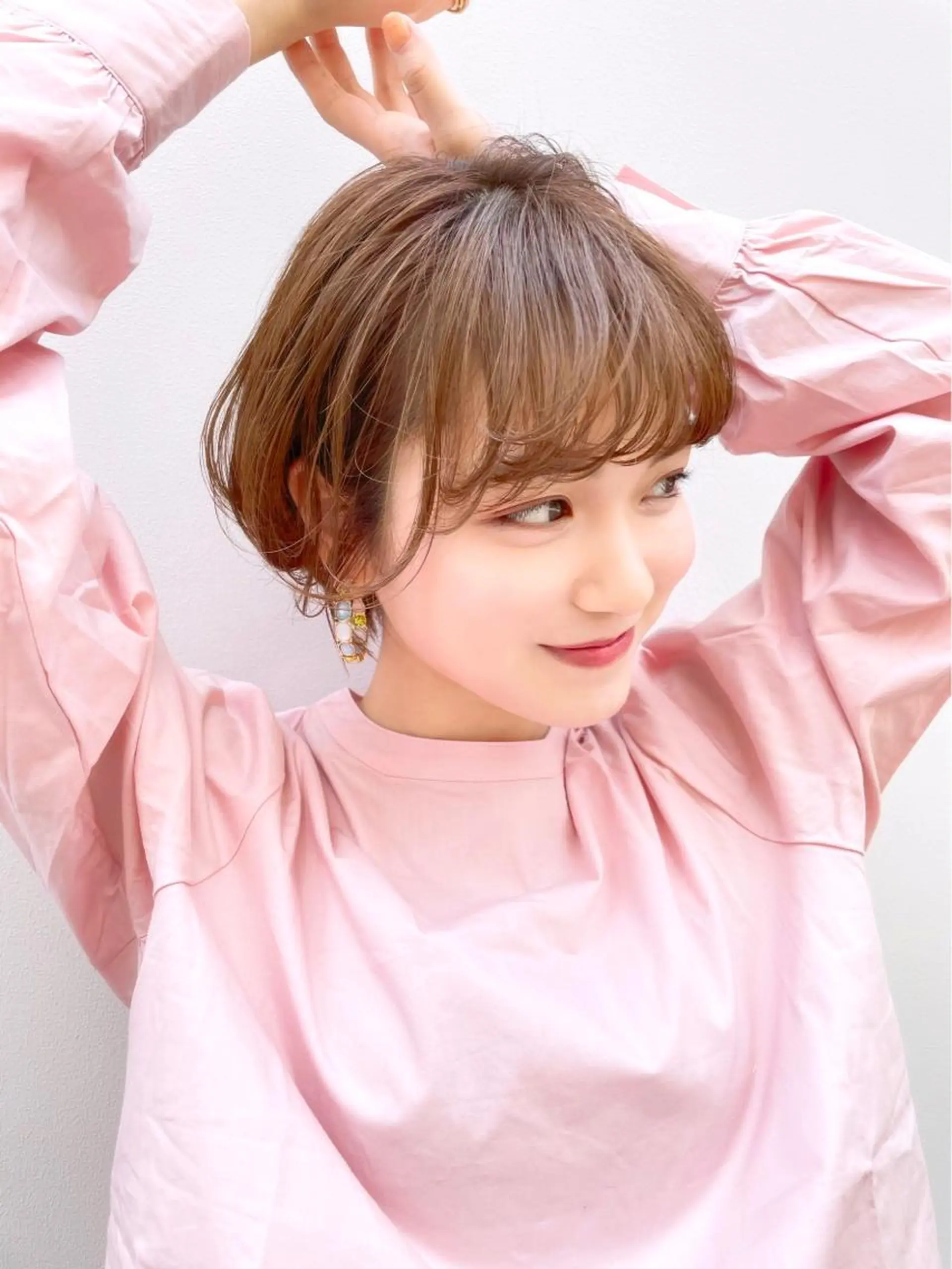 ショート カラー ベージュカラー ミルクティーベージュ ショートヘア カット ヘアカラー トリートメント chama レイヤーカットのヘアスタイル