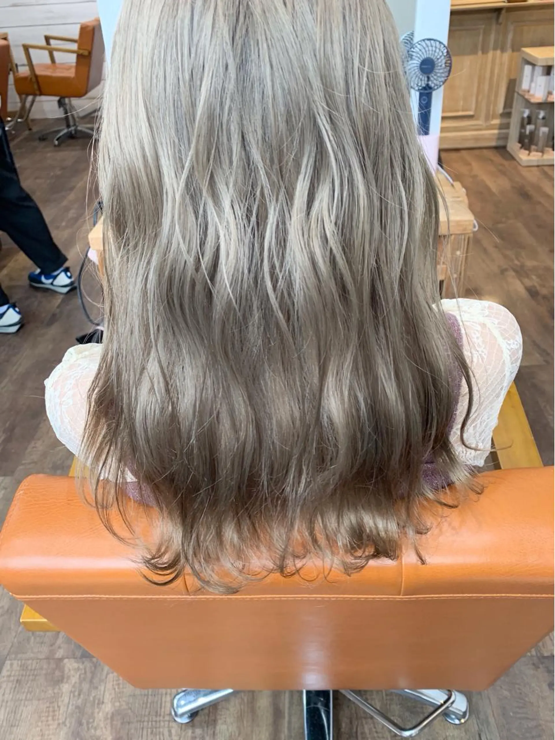 ロング カラー ブリーチ ケアブリーチ ダブルカラー ハイライトカラー イルミナカラー 🔆学生に人気🔆 AEQUITASのヘアスタイル