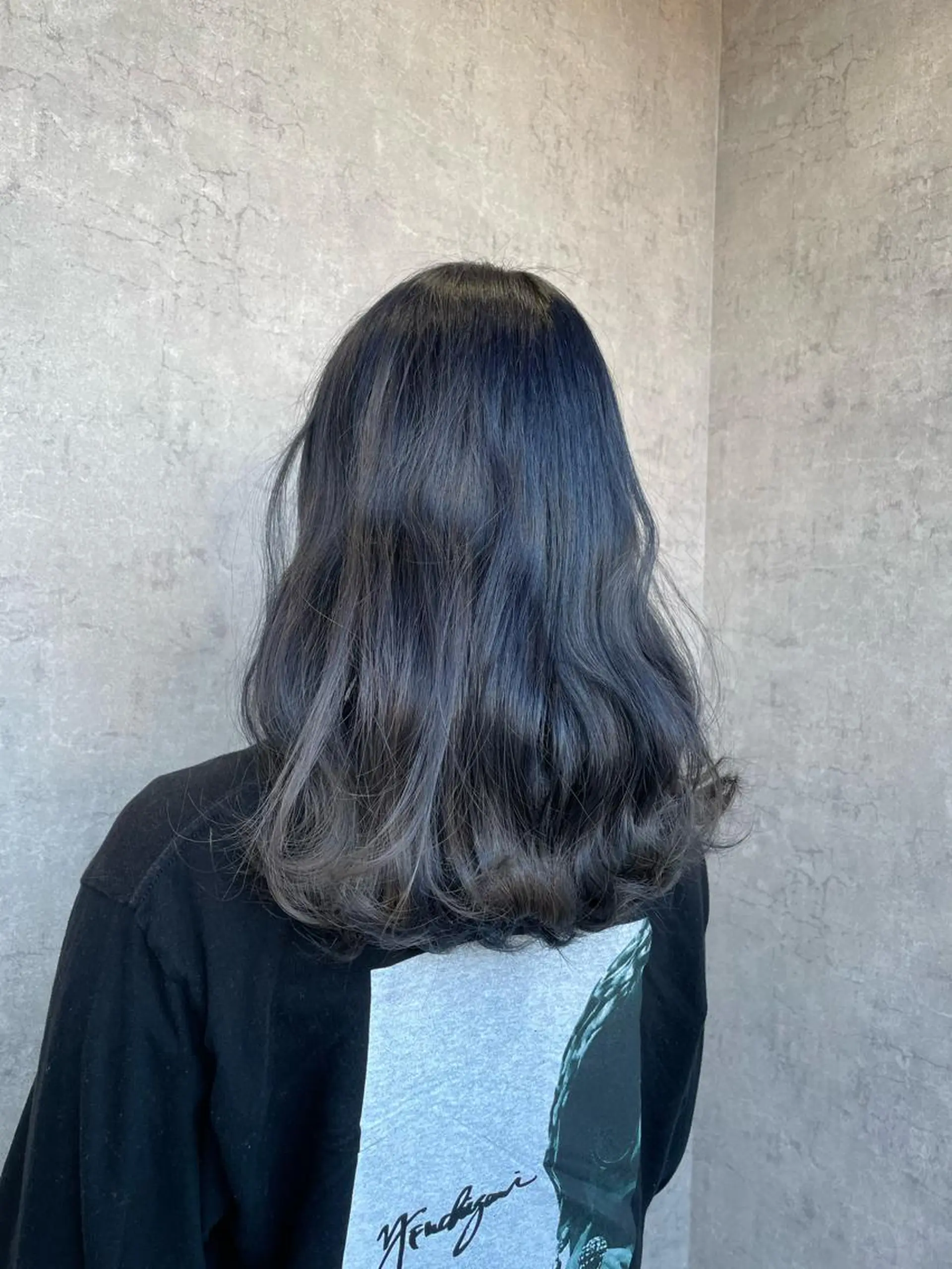 カラー ブルーカラー シルバー 丸山 雷世のヘアスタイル