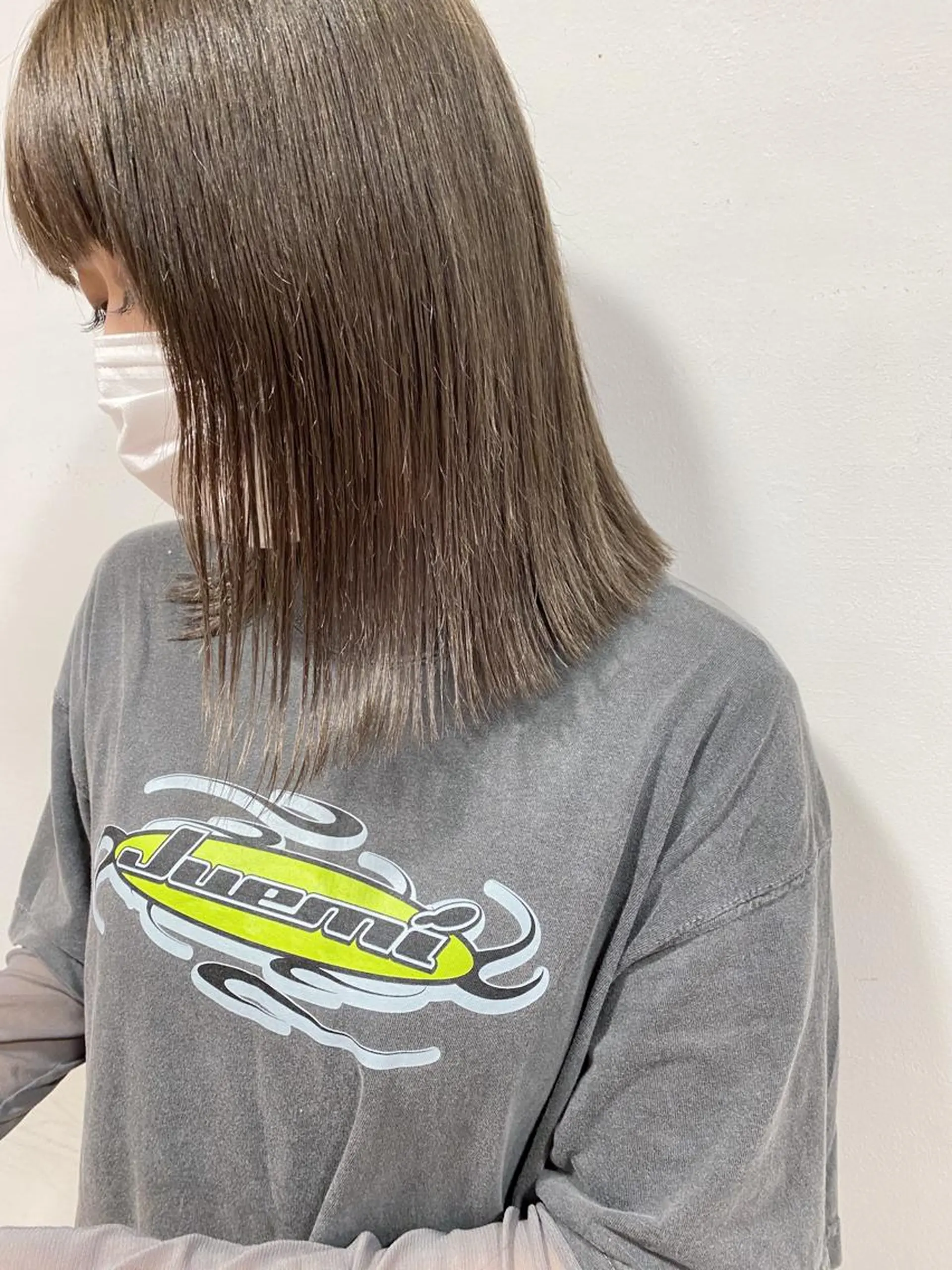 ミディアム カラー ブリーチ グレージュ ハイライトカラー MINAMIのヘアスタイル