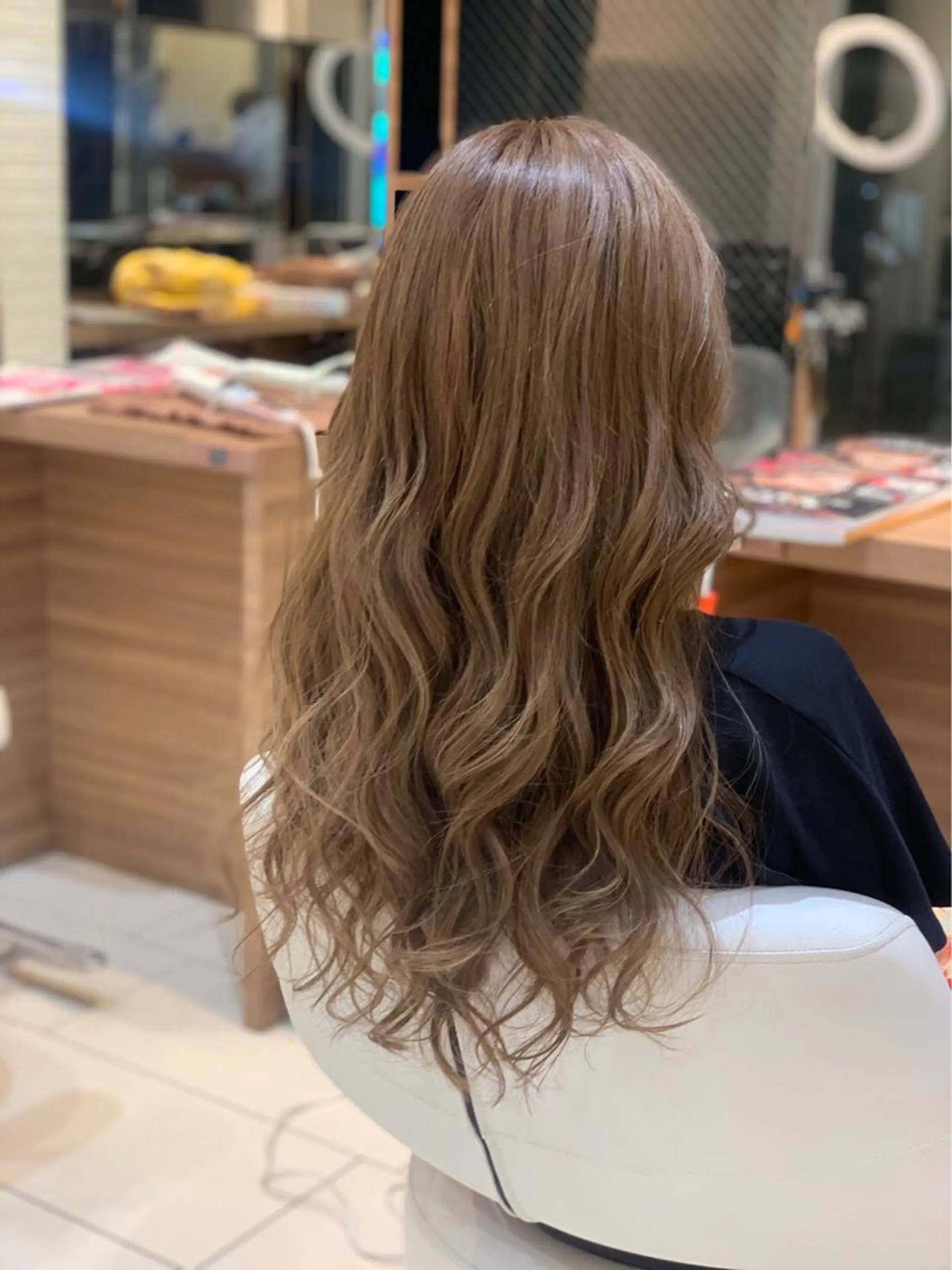 セミロング ヘアカラー 🌈プルエクステ& ハイトーン🌈関飛鳥のヘアスタイル