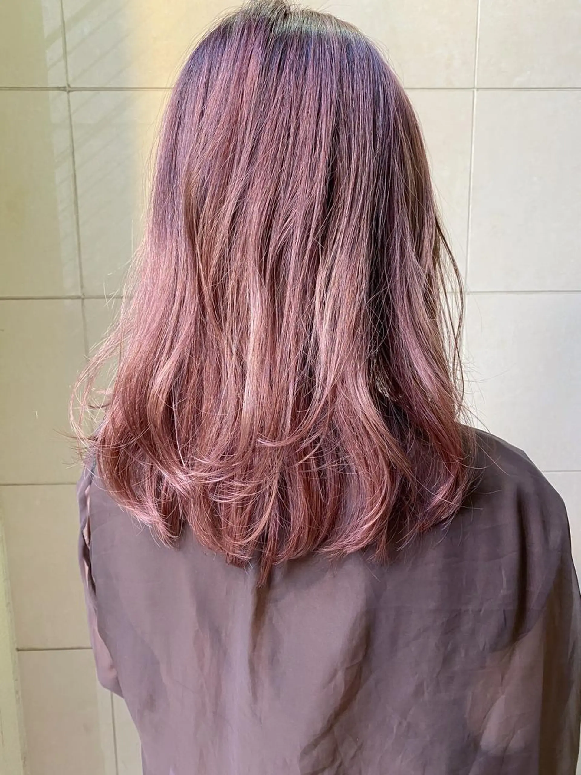 セミロング カラー グラデーションカラー ピンクカラー ness ネスのヘアスタイル