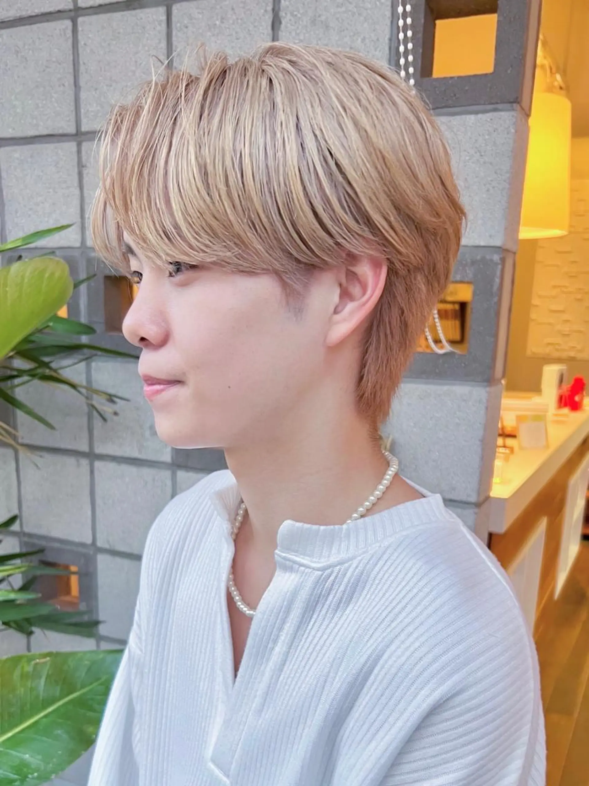 カラー メンズ メンズブリーチ ベージュカラー ブリーチ ペールベージュ カット パーマ 古川 晴輝のヘアスタイル