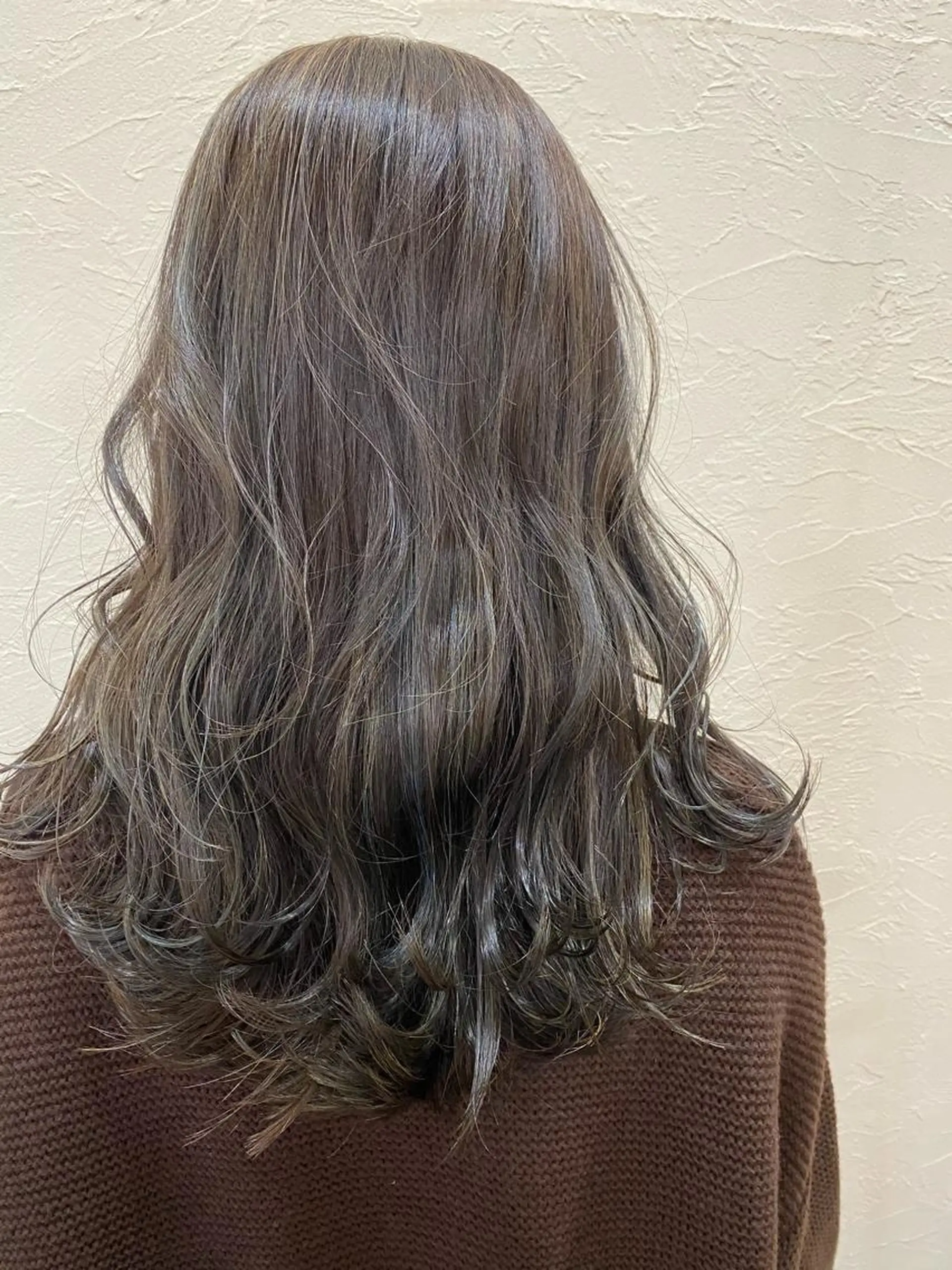 ロング カラー グレージュ オリーブグレージュ オリーブグレー カット ヘアカラー トリートメント ENIF ヤマグチアツコのヘアスタイル