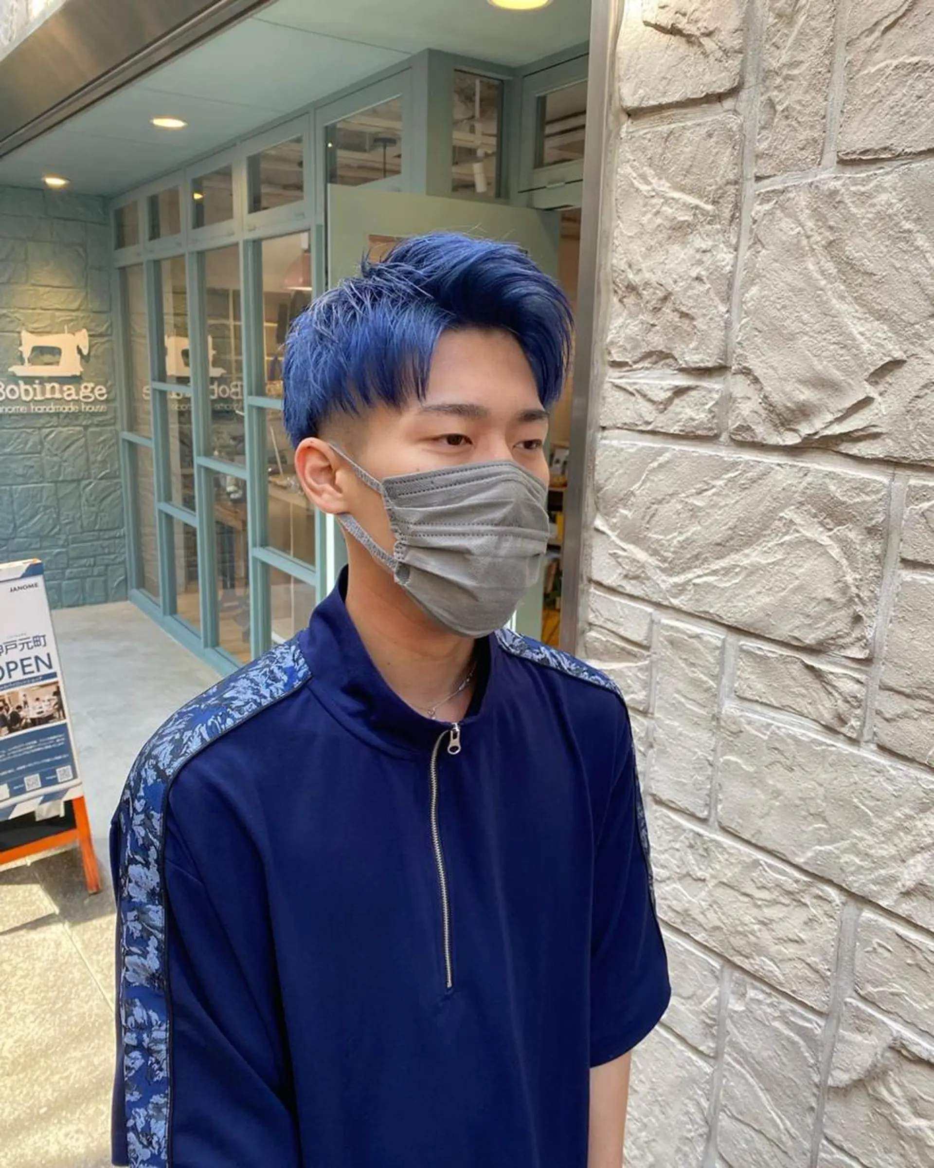 ミディアム カラー メンズ アッシュ ブルーカラー ブルーアッシュ シルバー ヘアカラー 【阪急六甲 サロン ド ロイ】所属・メンズ特化 岸本 阪急六甲サロンドロイのヘアスタイル