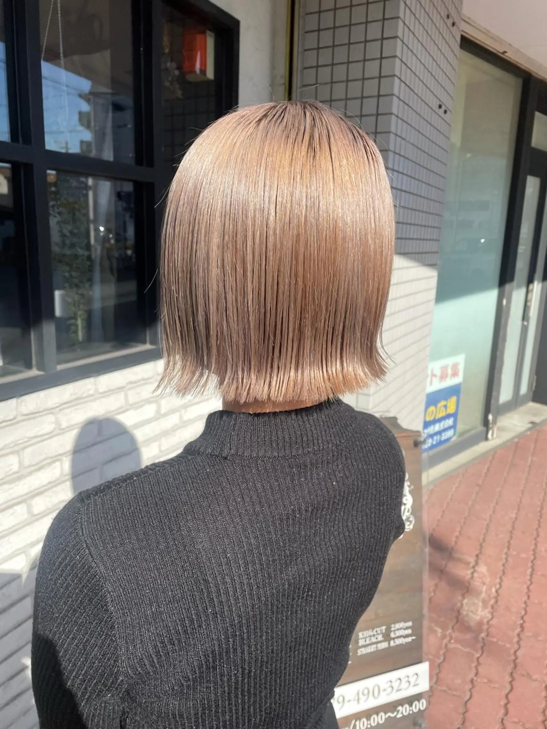 ショート カラー ベージュカラー ブリーチ ダブルカラー ハイトーンカラー ミルクティーベージュ ヘアカラー 小坂 真子のヘアスタイル