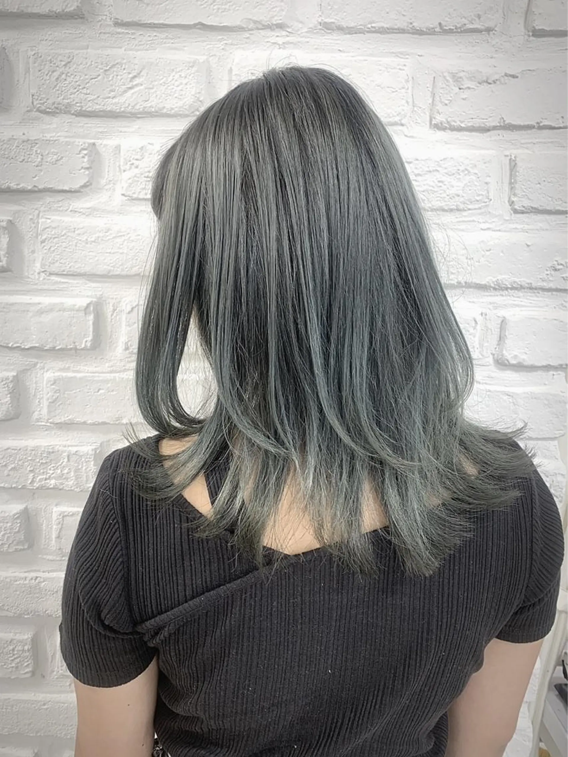 セミロング カラー ブリーチ ブルーカラー ブルージュ ケアブリーチ イルミナカラー ヘアカラー トリートメント 【デザインカラー】 粥川佳日望のヘアスタイル