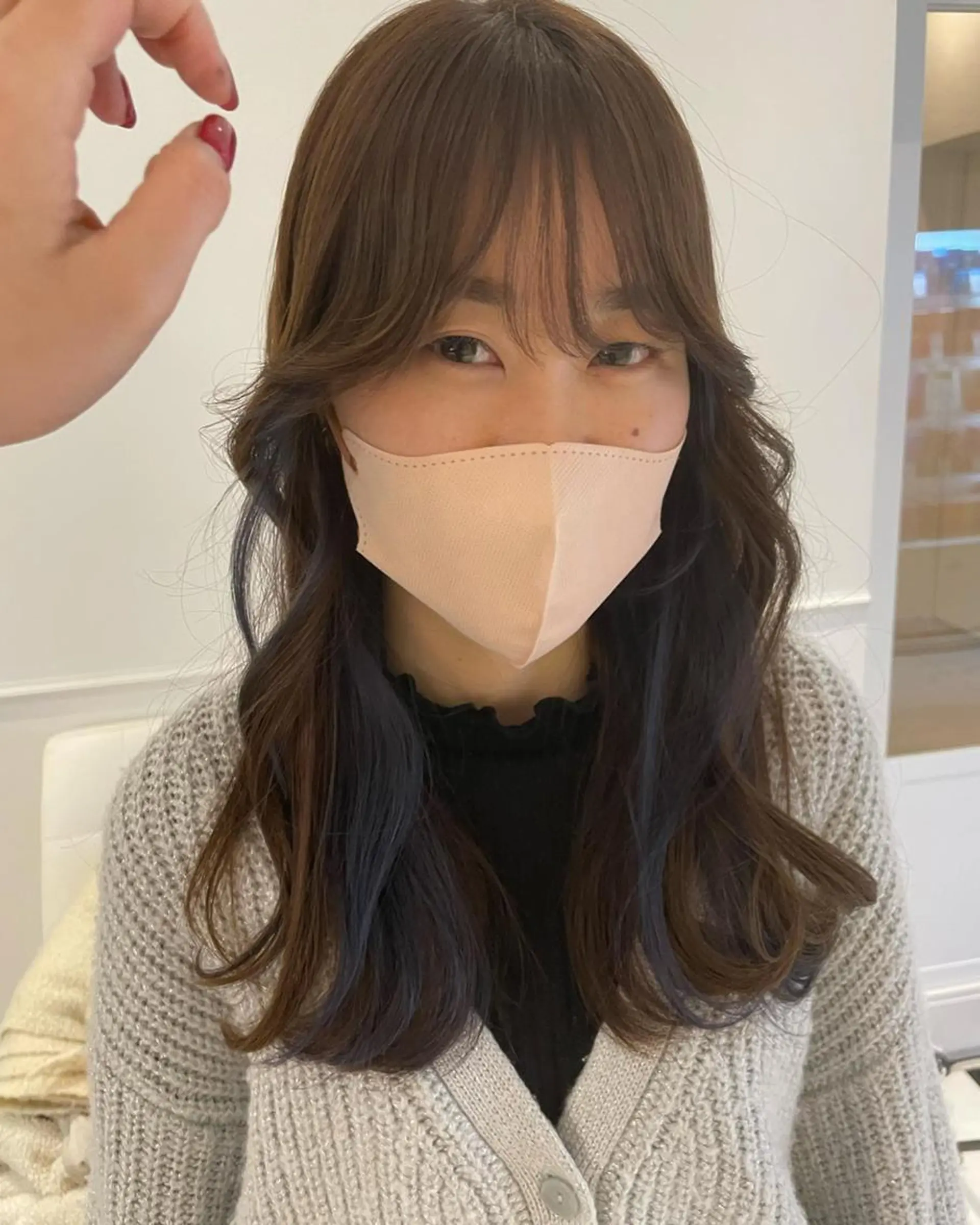 ミディアム カラー パーマ ヘアアレンジ メンズ キッズ ネイル マツエク・マツパ メンズインナーカラー ブルーカラー インナーカラー ブルー 🫧垢抜けヘア🫧 SHIORIのヘアスタイル