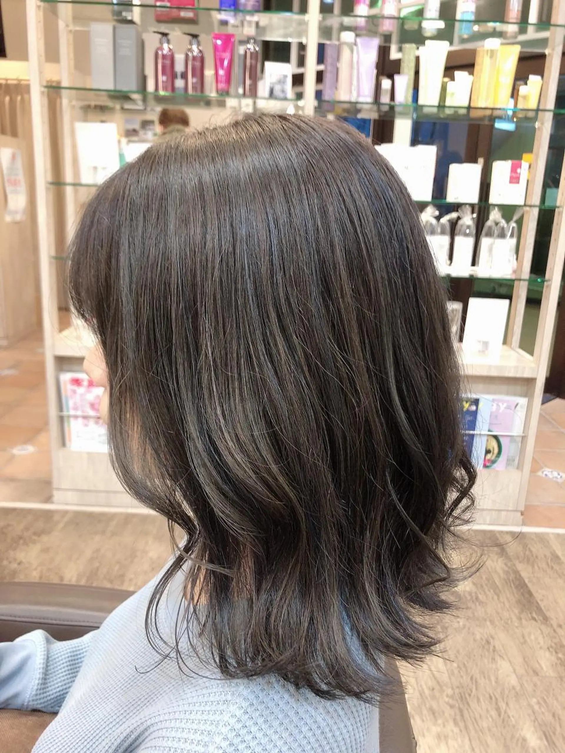 ミディアム カラー ブルーカラー ブルーグレー ハイライトカラー ハイライト ヘアカラー 尚平 髪質改善 大人のデザインカラーのその他イメージ