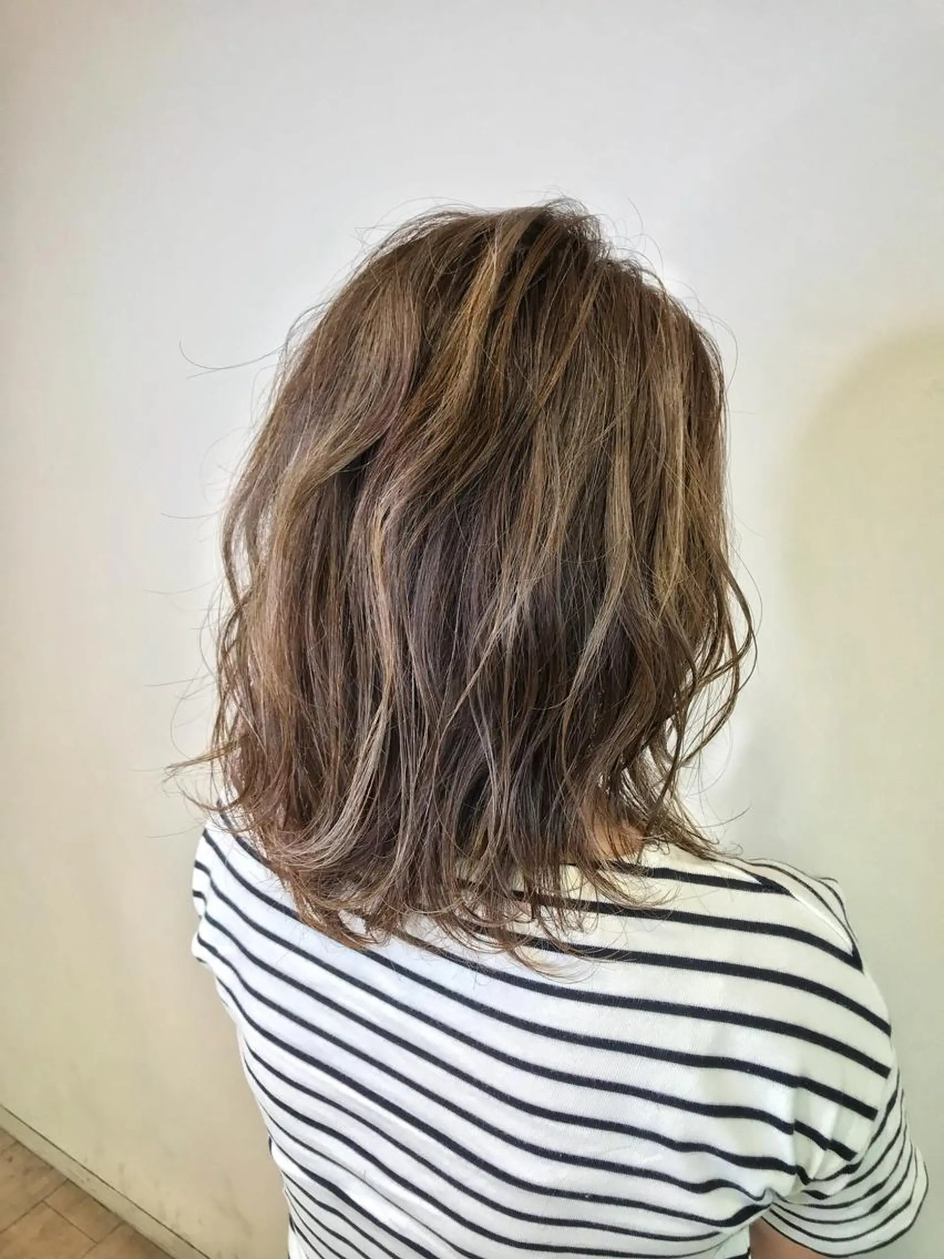 ミディアム カラー ハイライトカラー ハイライト ヘアカラー chiyo yasuのヘアスタイル