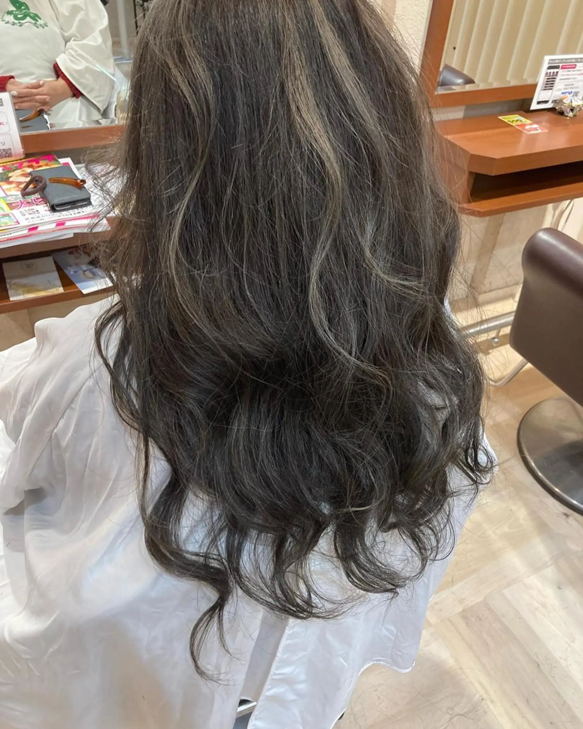 カラー ブリーチ グレージュ ハイライトカラー 髪質改善/透明感 カラー/内藤有須加のヘアスタイル