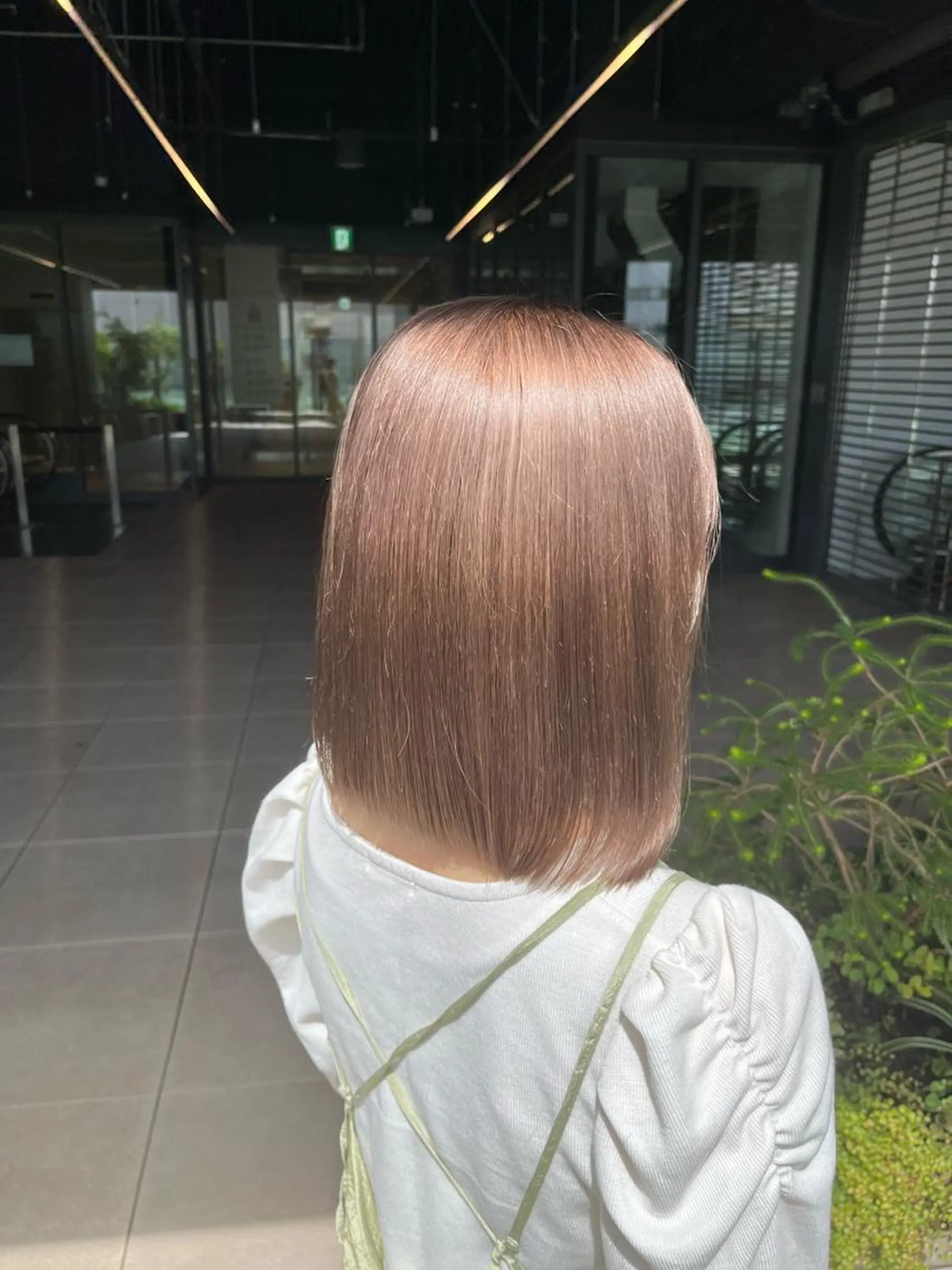 ミディアム カラー PULSE yokohama所属・レイヤー |オリーブ |ヘーゼルベージュのヘアスタイル