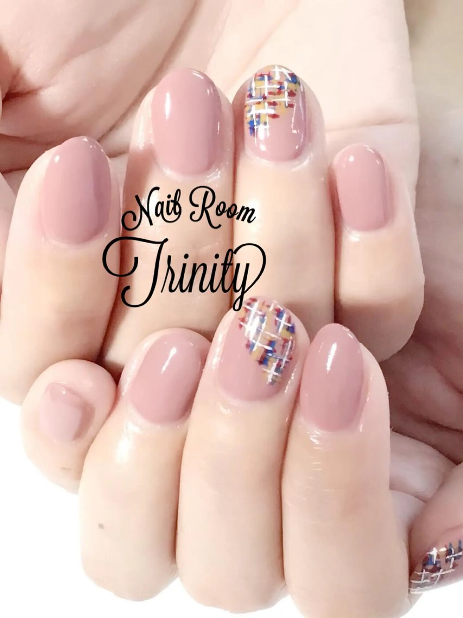 ネイル ハンドネイル Trinity ネイリストスタッフのネイルデザイン